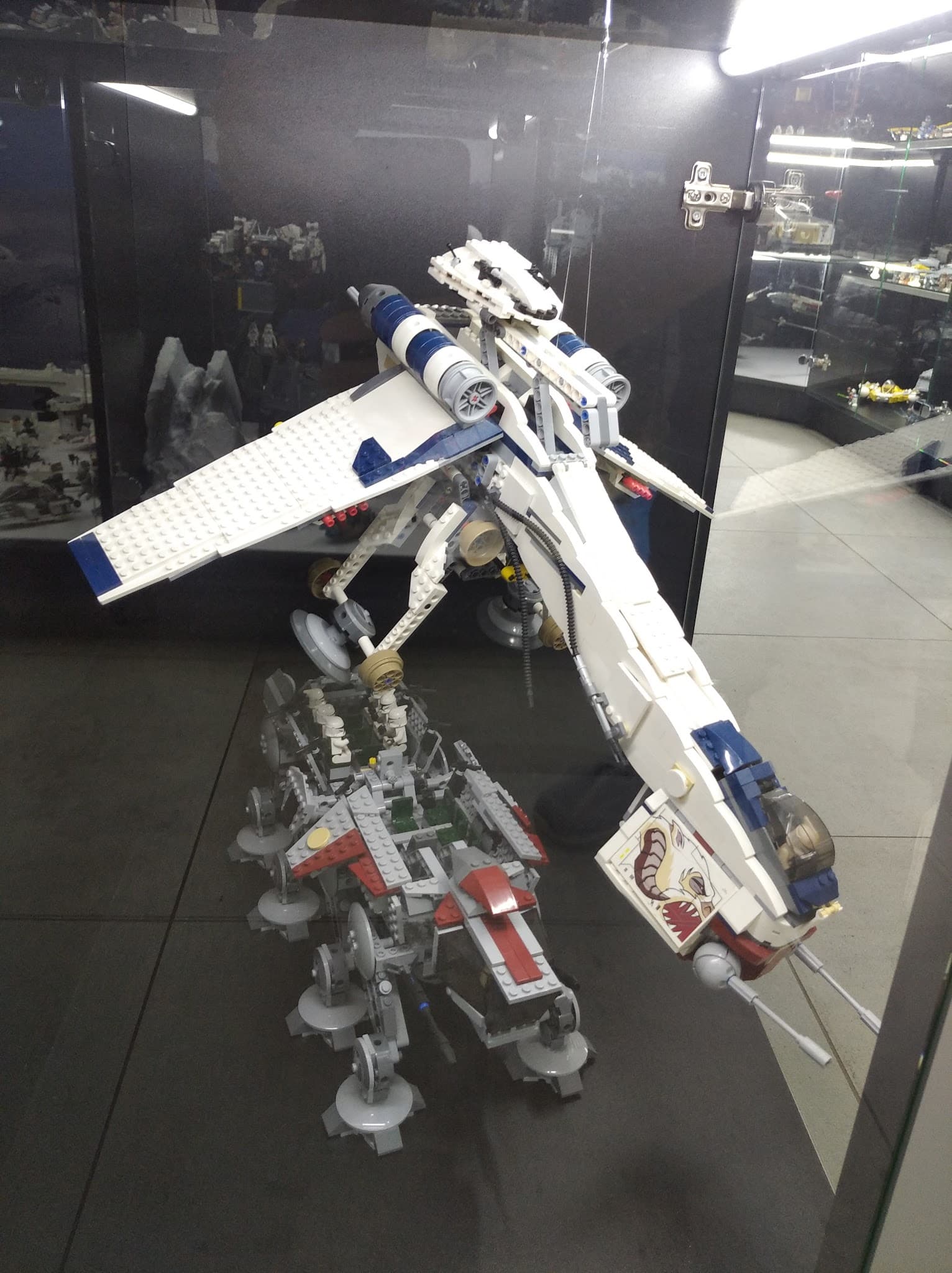 LEGO 10195 Republic Dropship with AT-OT