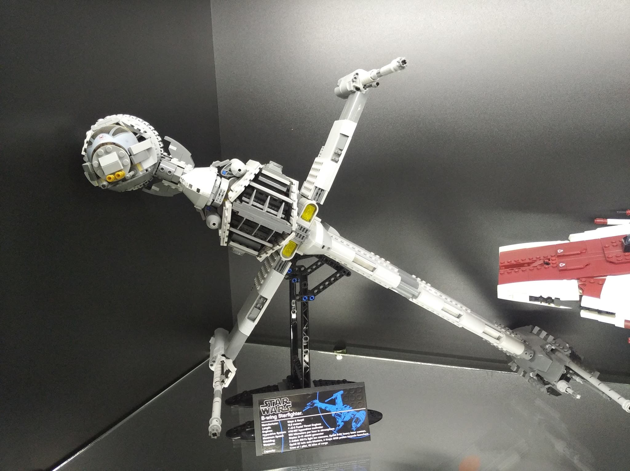 LEGO 10227 B-wing Starfighter