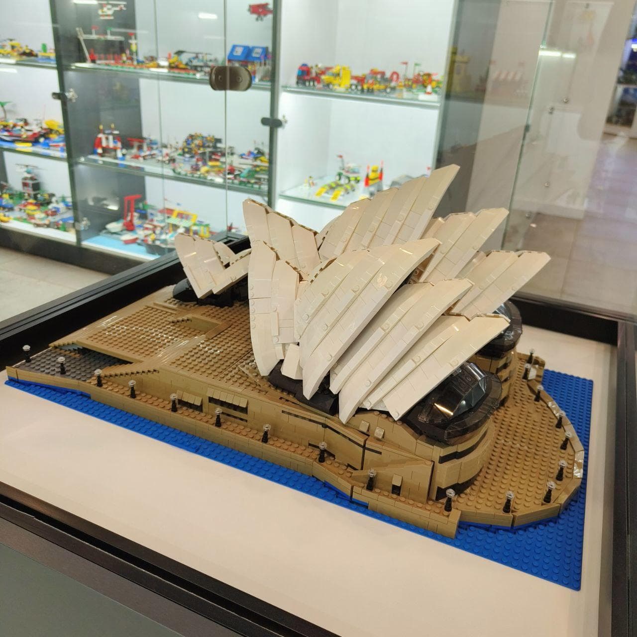 LEGO 10234 Sydney Opera House