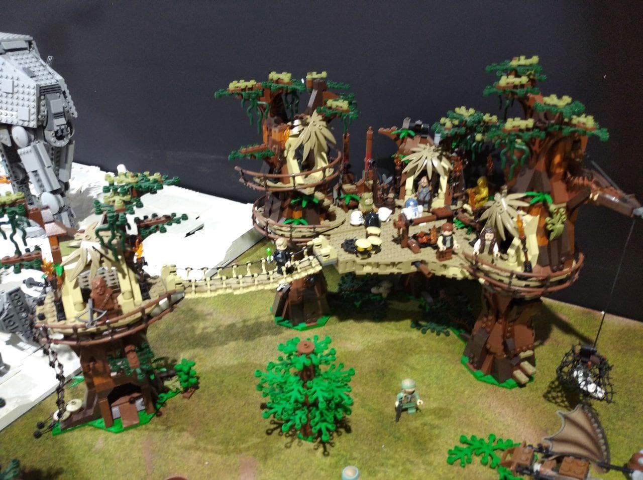 LEGO 10236 Ewok Village