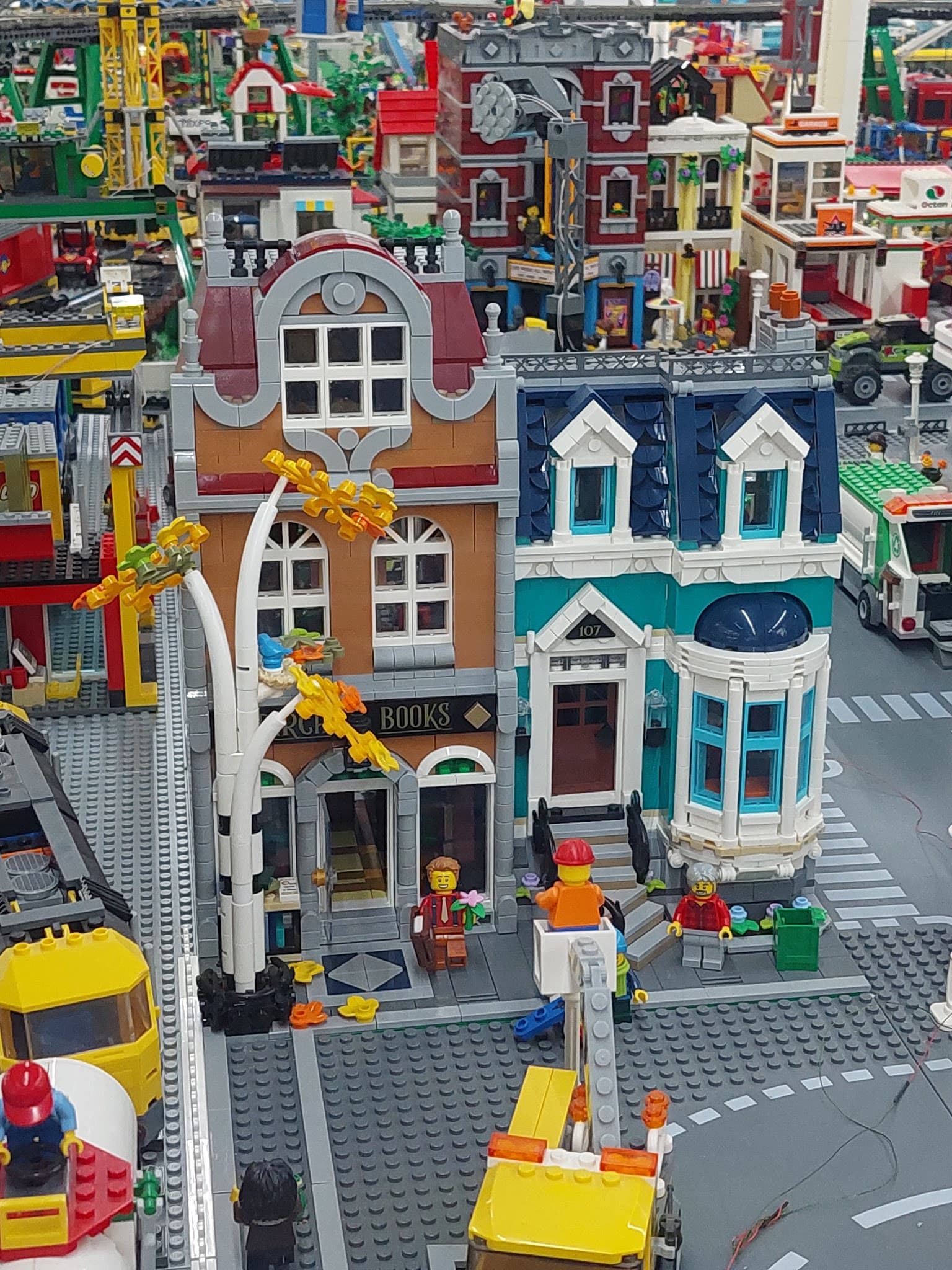 LEGO 10270 Bookshop