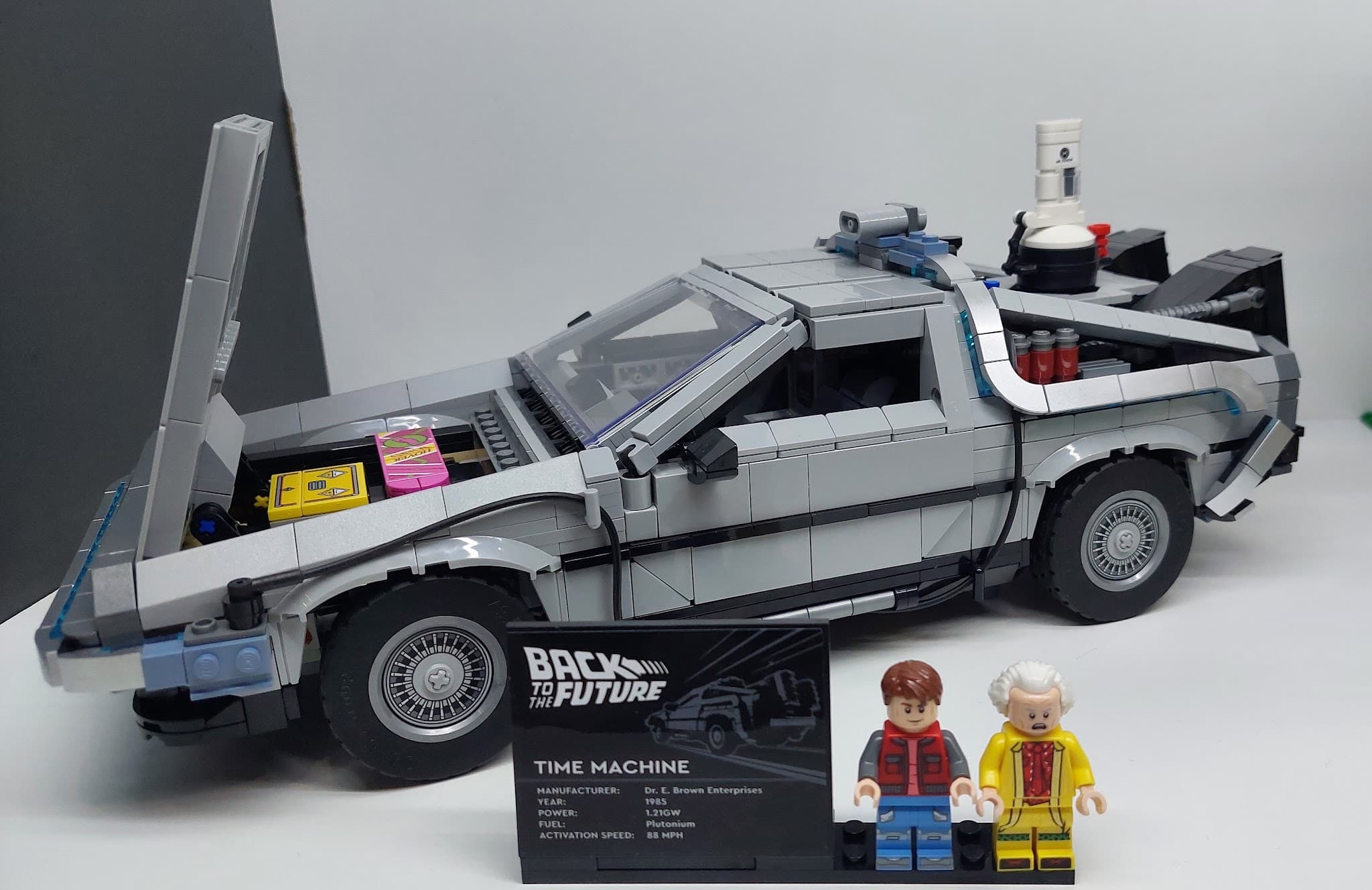 LEGO 10300 Back to the Future Time Machine