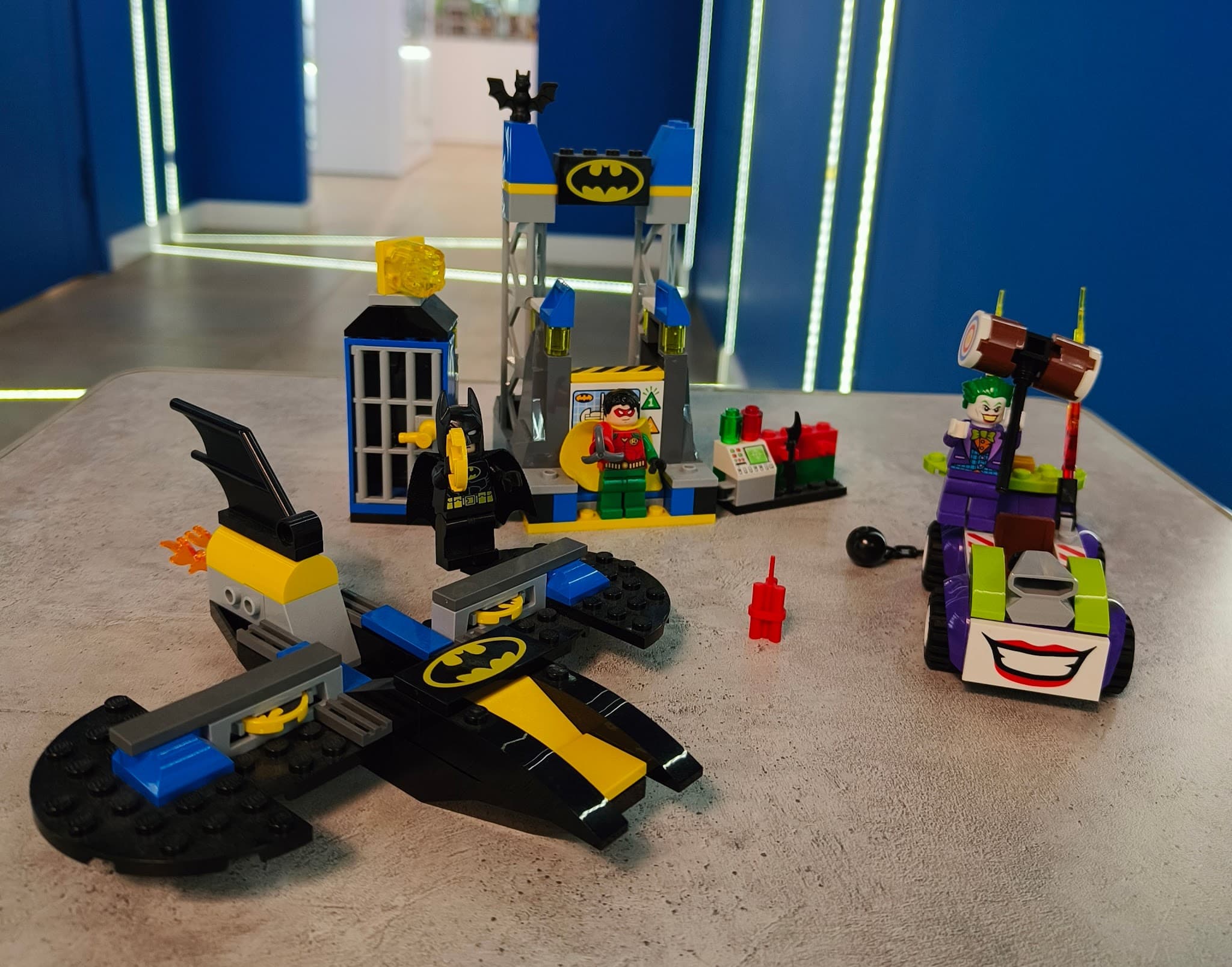LEGO 10753 The Joker Batcave Attack