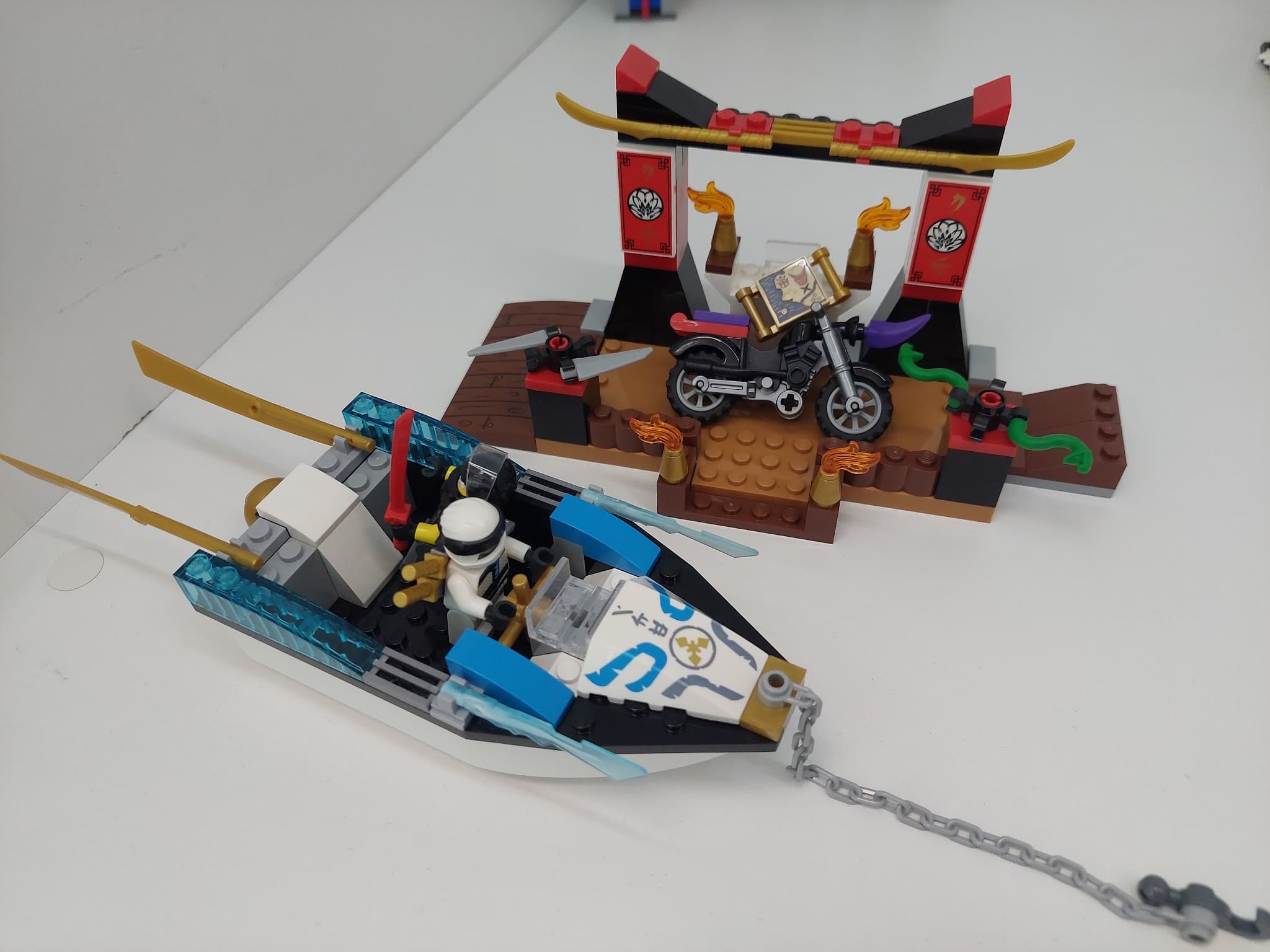 LEGO 10755 Zane's Ninja Boat Pursuit