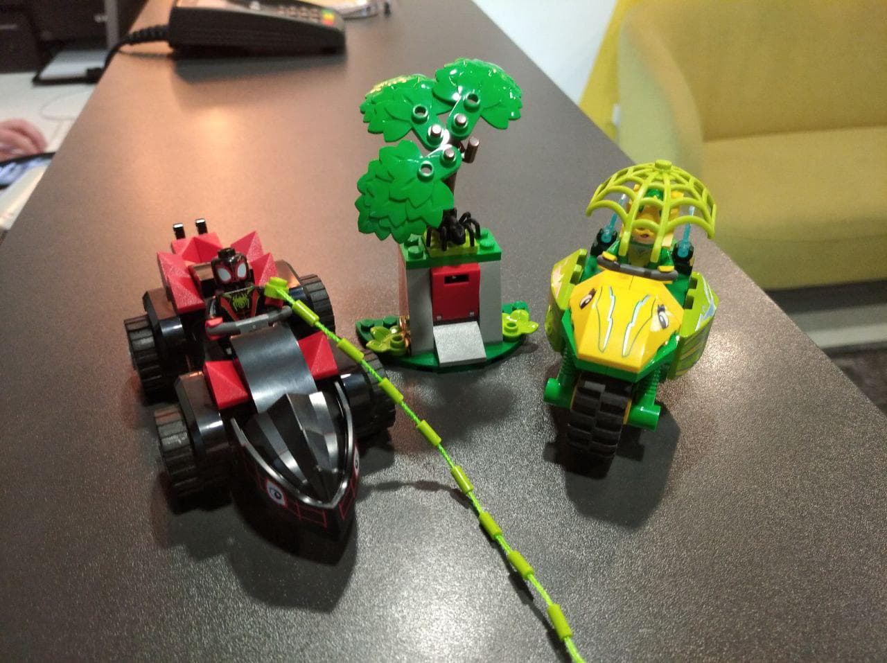 LEGO 11198 Spin and Electro Dinosaur Vehicle Chase