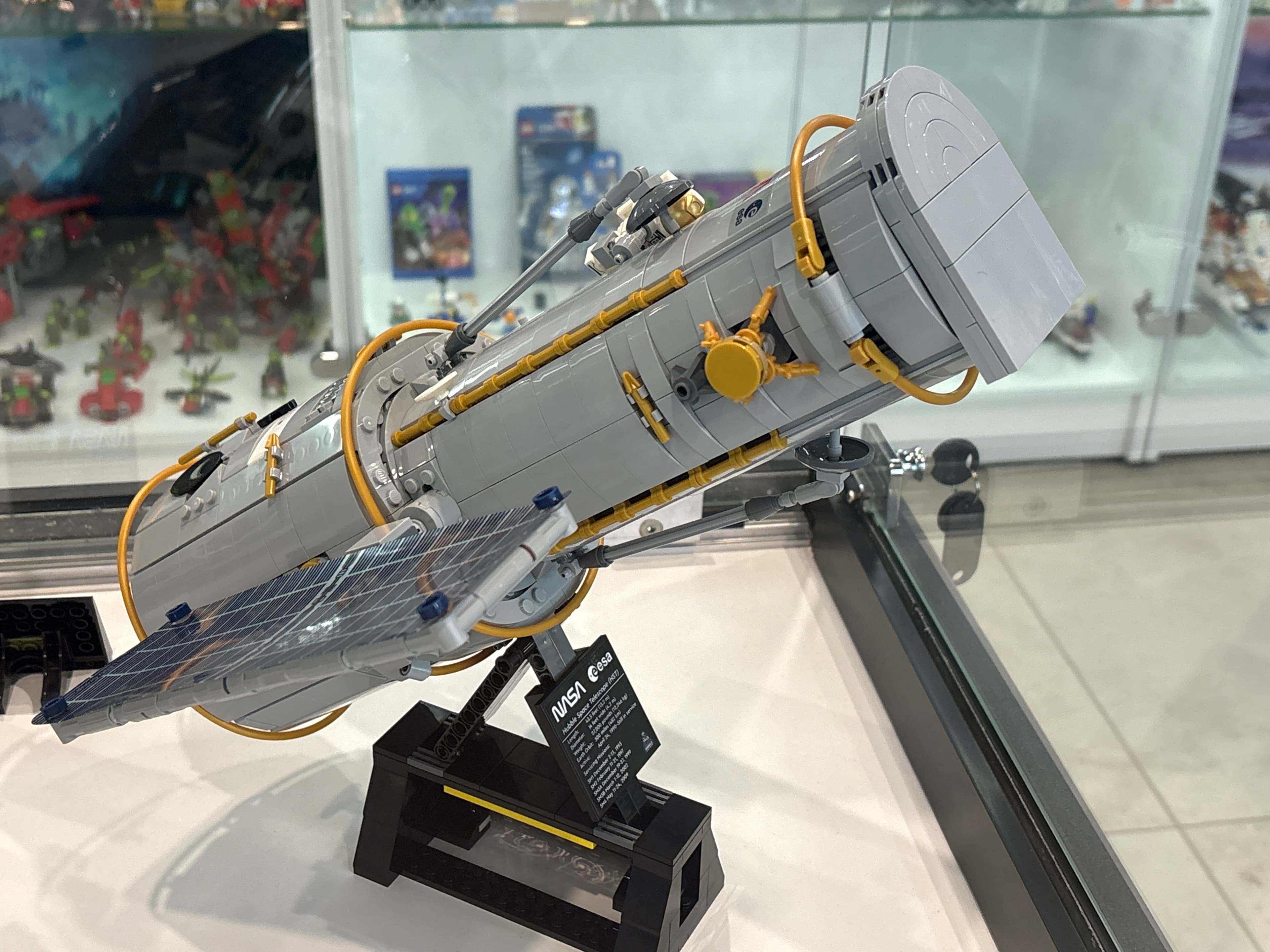 LEGO 11382-1 Hubble Space Telescope