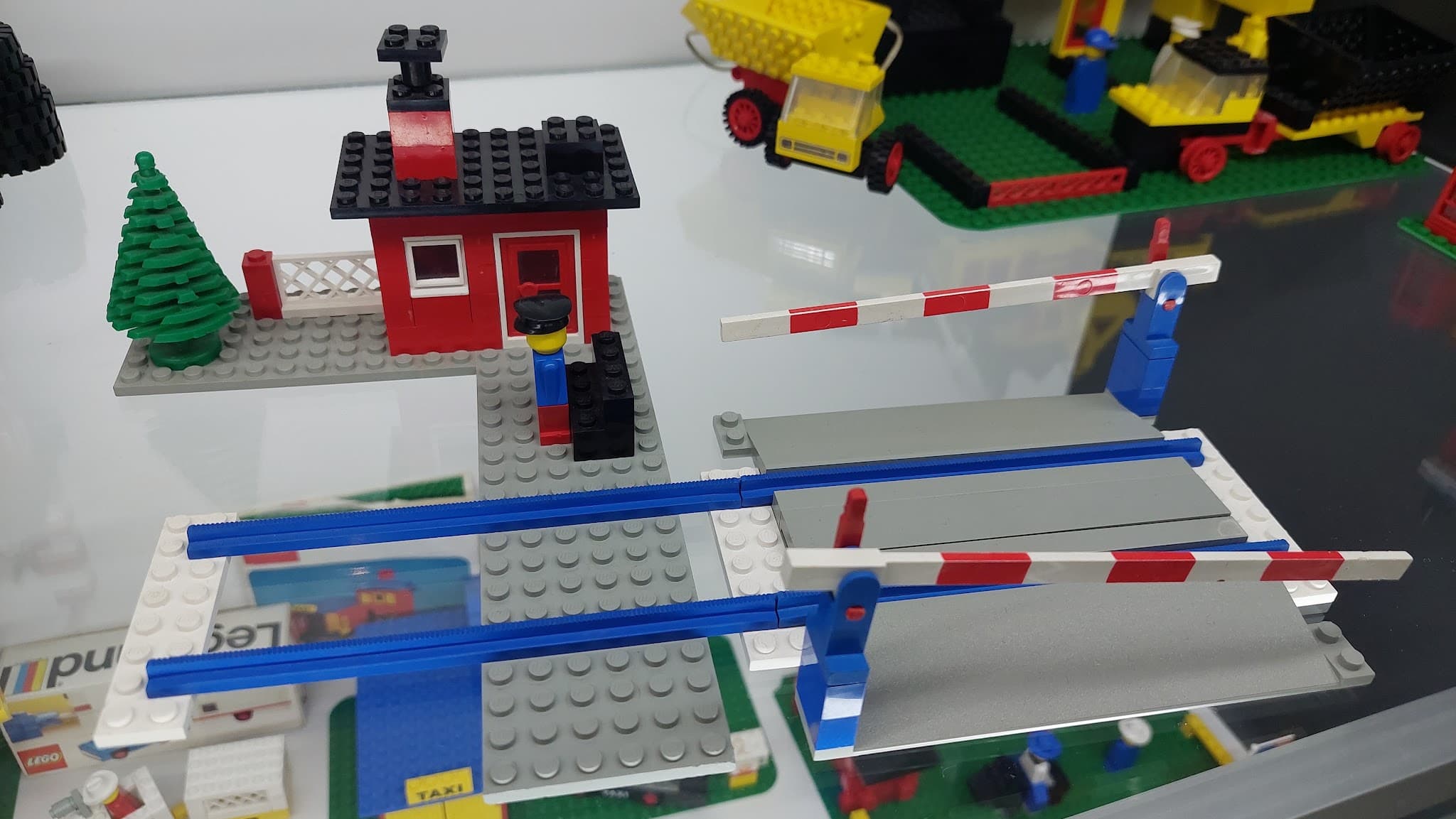 LEGO 146-1 Level Crossing