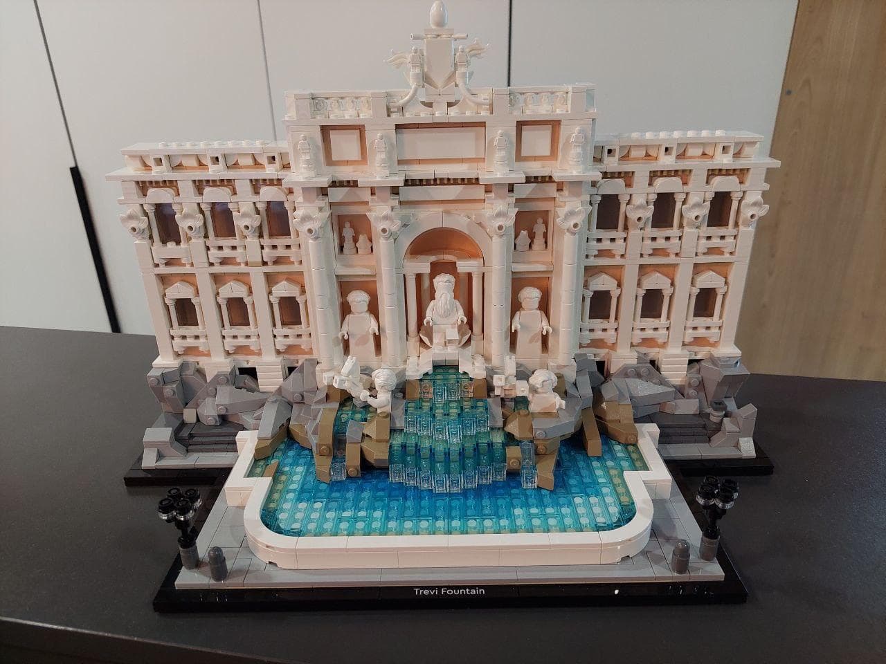 LEGO 21062 Trevi Fountain