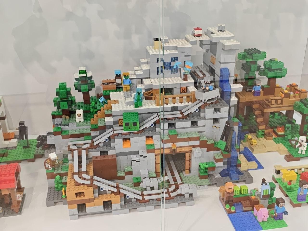 LEGO 21137 The Mountain Cave