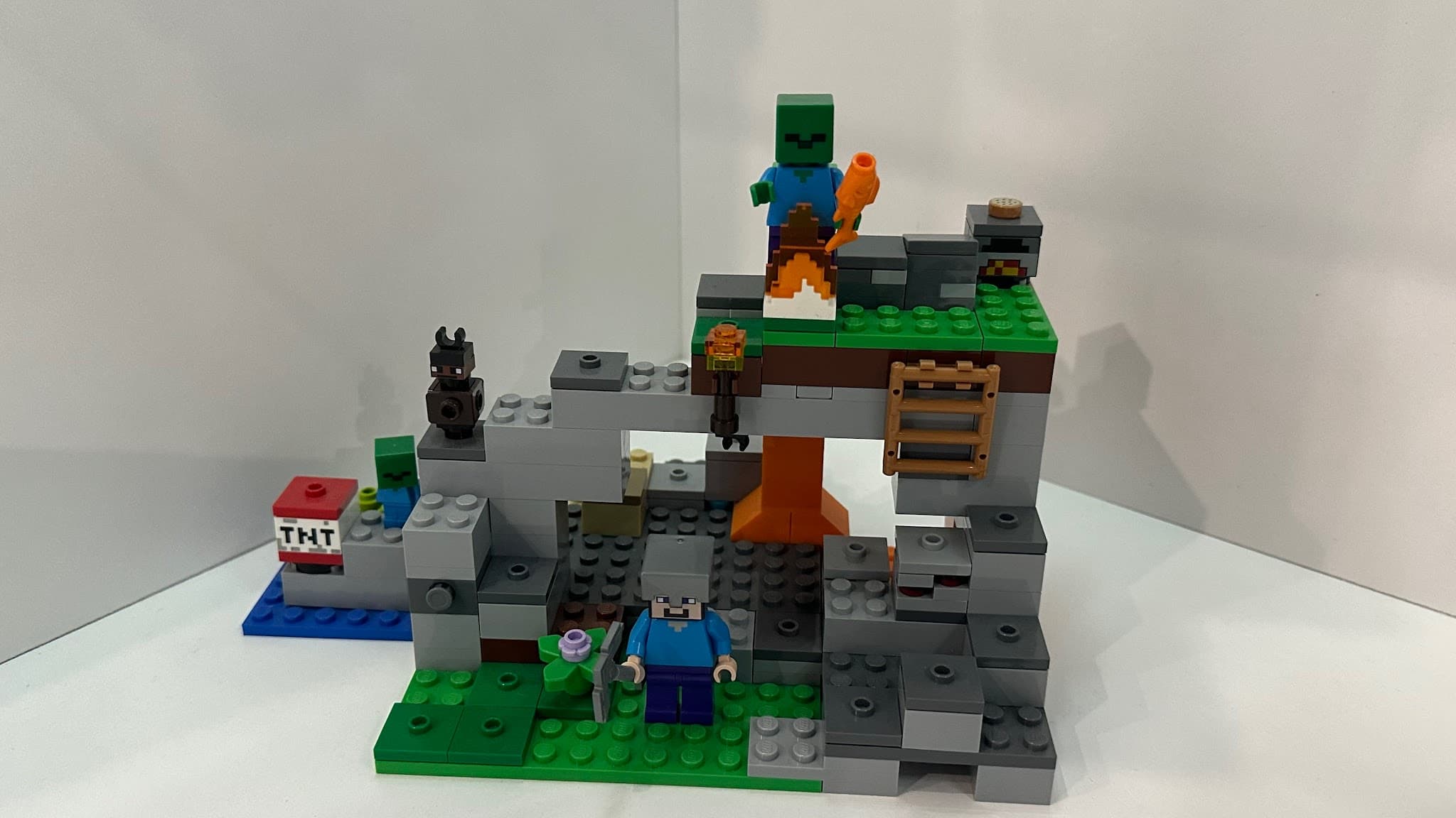 LEGO 21141 The Zombie Cave