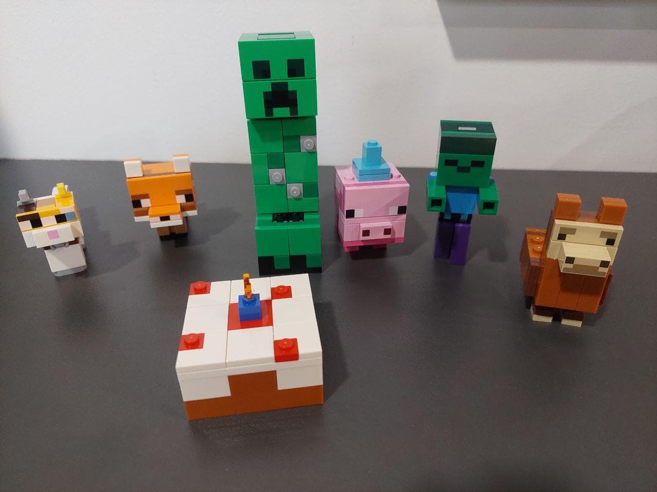 LEGO 21281 Baby Pig's Birthday Celebration