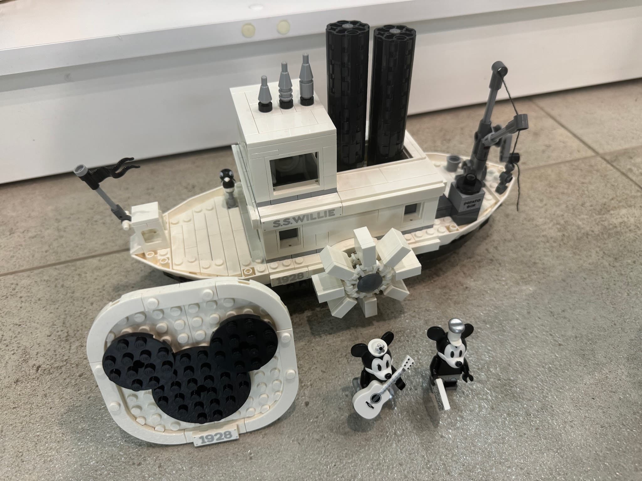 LEGO 21317 Steamboat Willie
