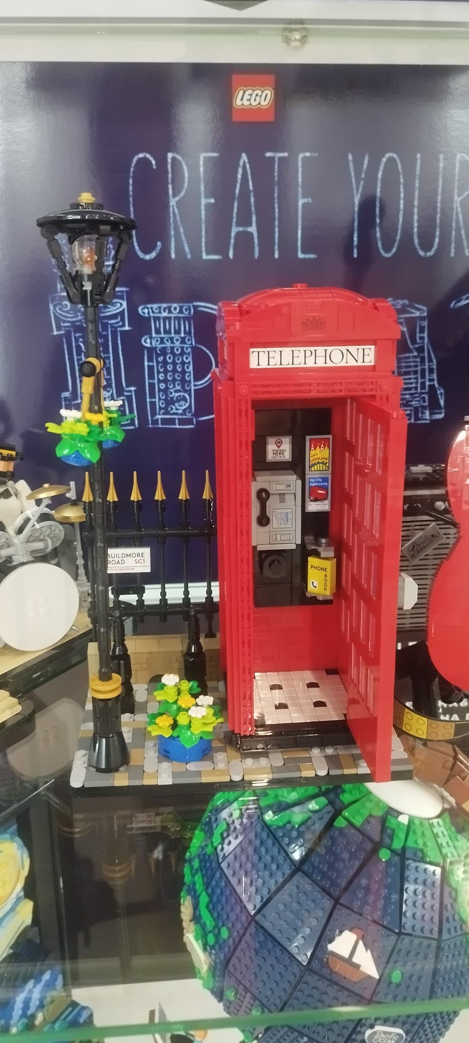 LEGO 21347 Red London Telephone Box