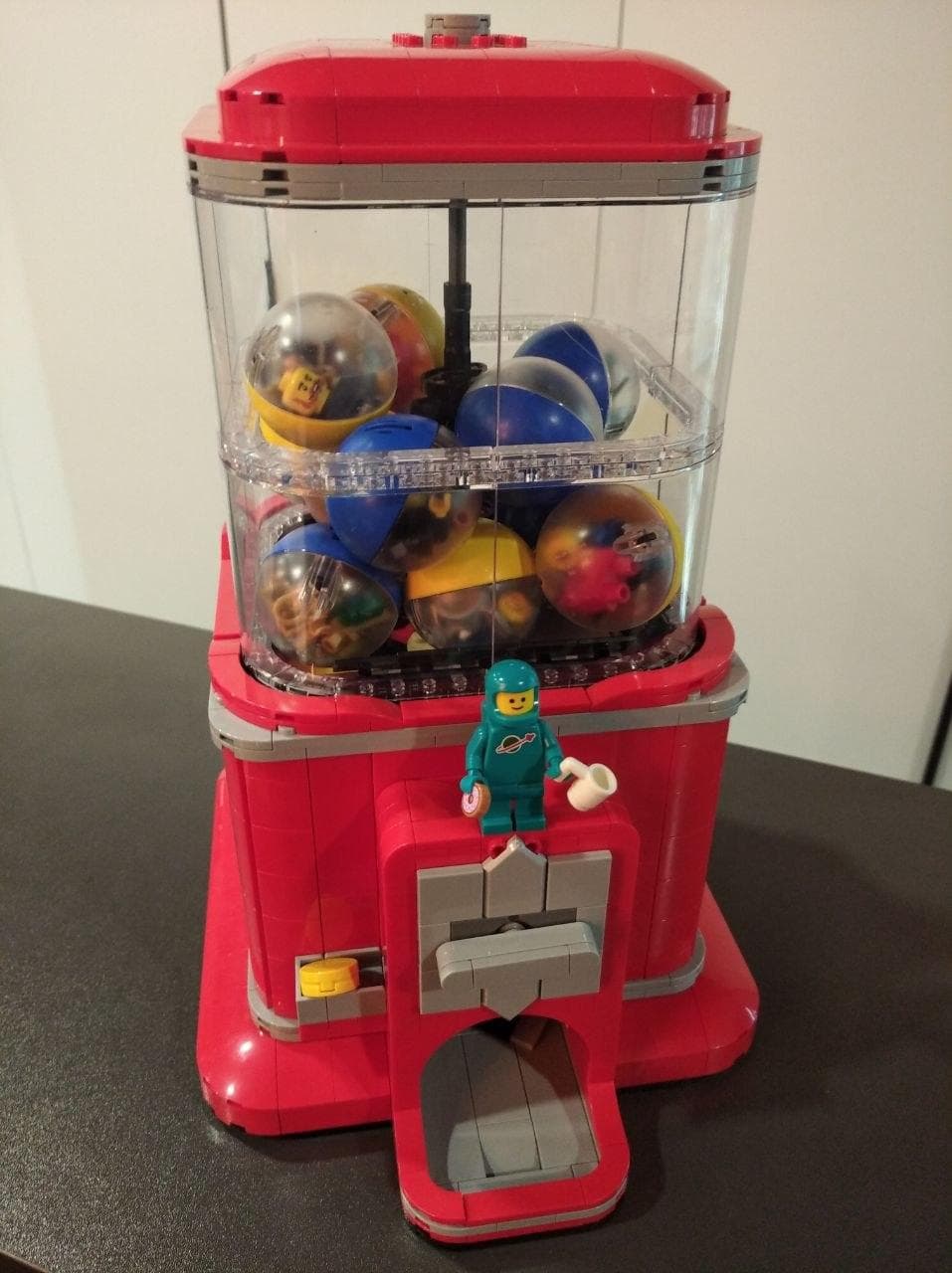 LEGO 21358 Minifigure Vending Machine