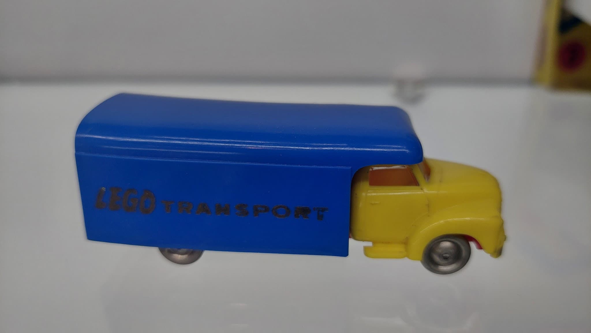 LEGO 257 1:87 Bedford Delivery Truck