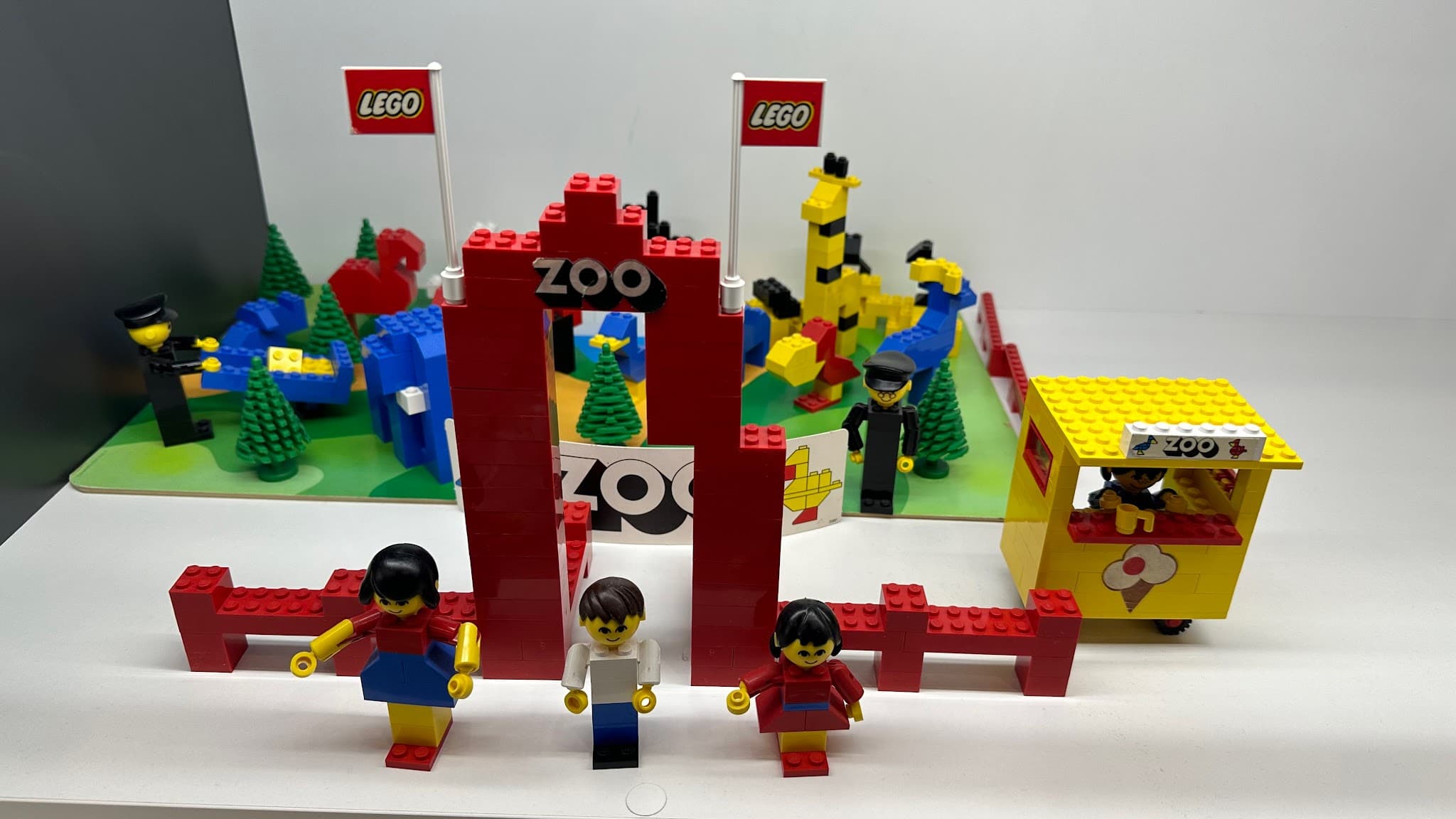 LEGO 258 Zoo (with Baseboard)