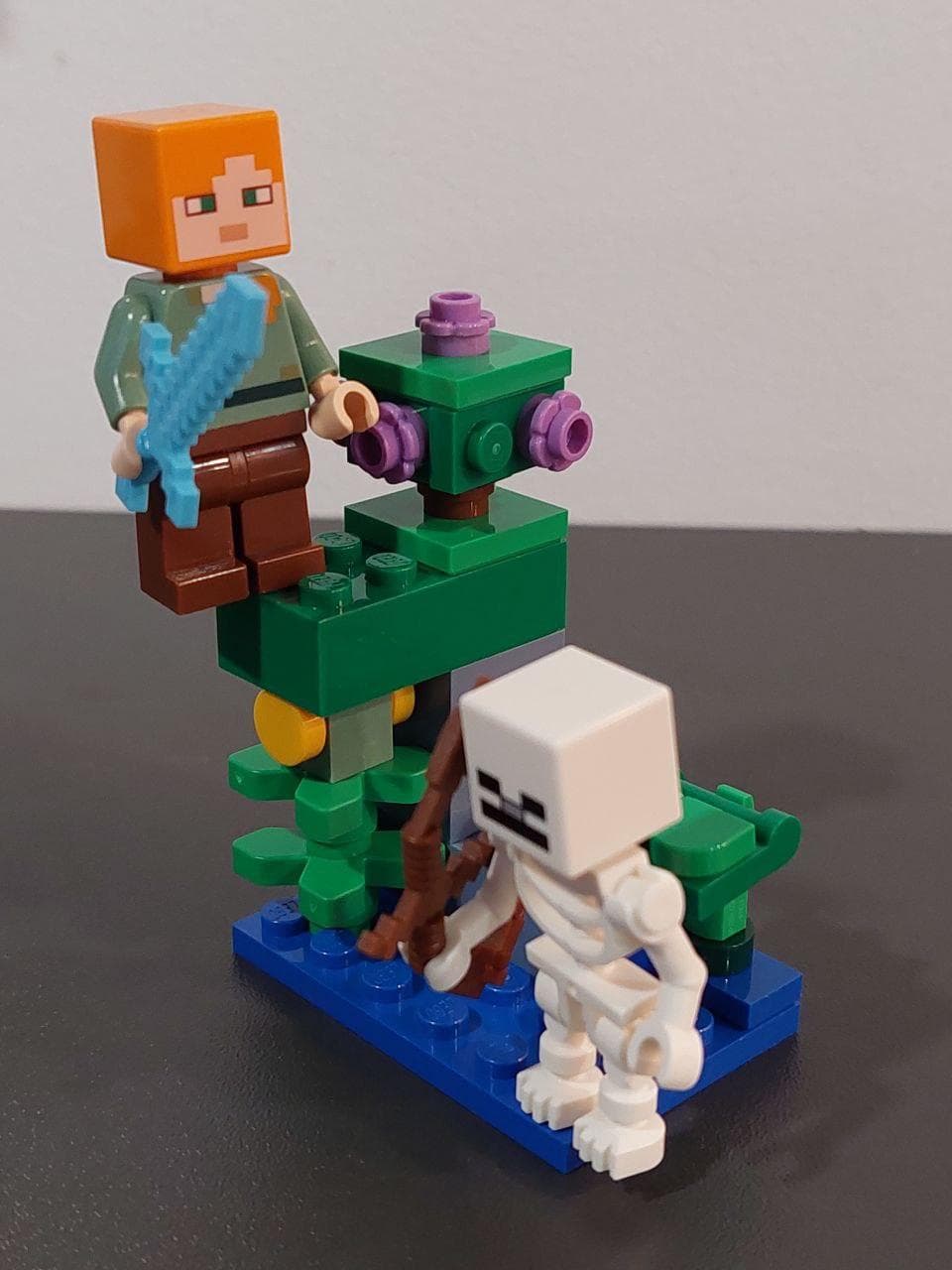 LEGO 30705 The Lush Cave Fight