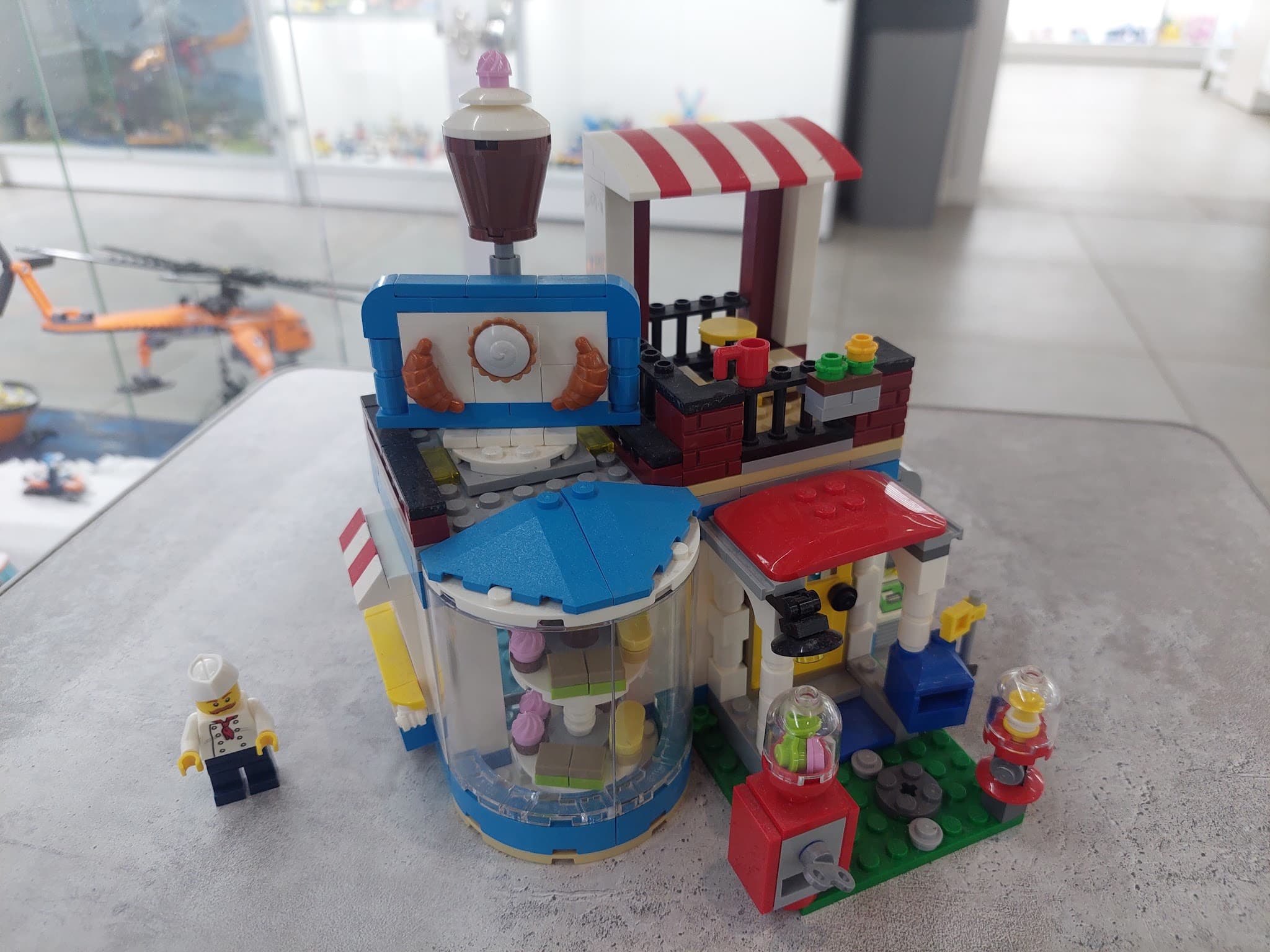 LEGO 31077 Modular Sweet Surprises