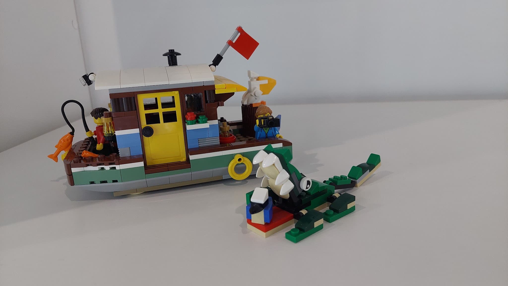 LEGO 31093 Riverside Houseboat