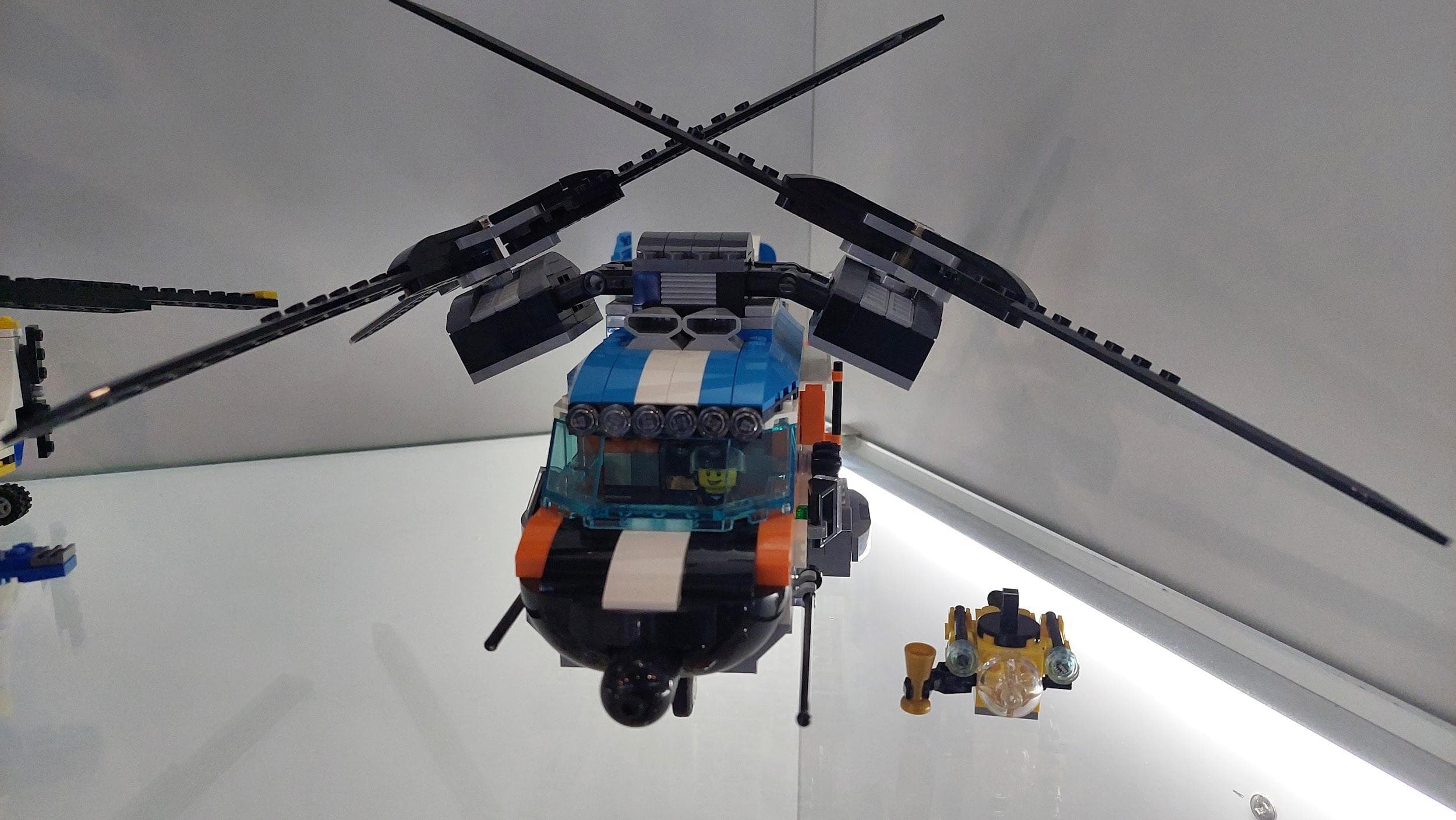 LEGO 31096 Twin-Rotor Helicopter