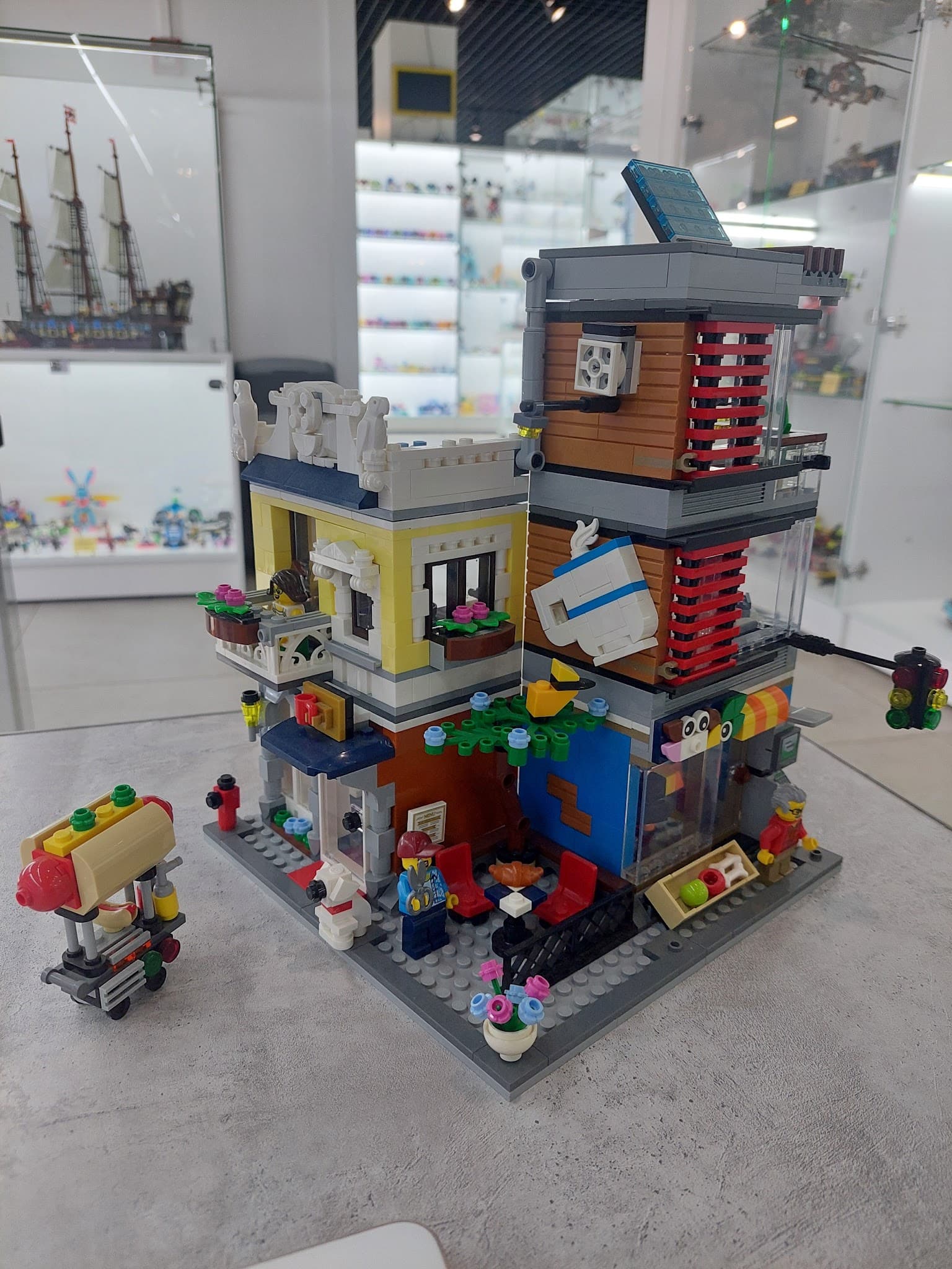 LEGO 31097 Townhouse Pet Shop & Café