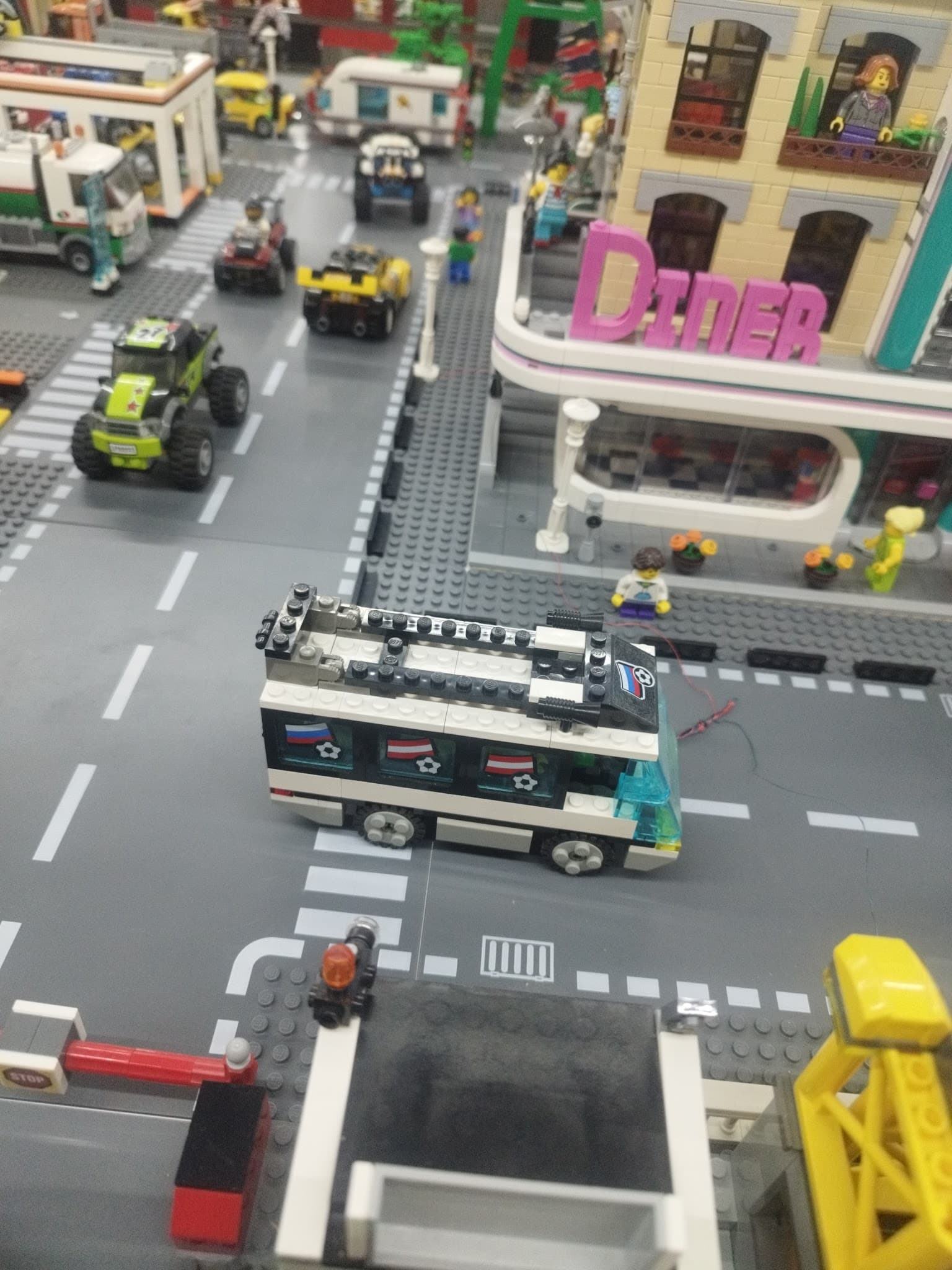 LEGO 3404 Black Team Bus