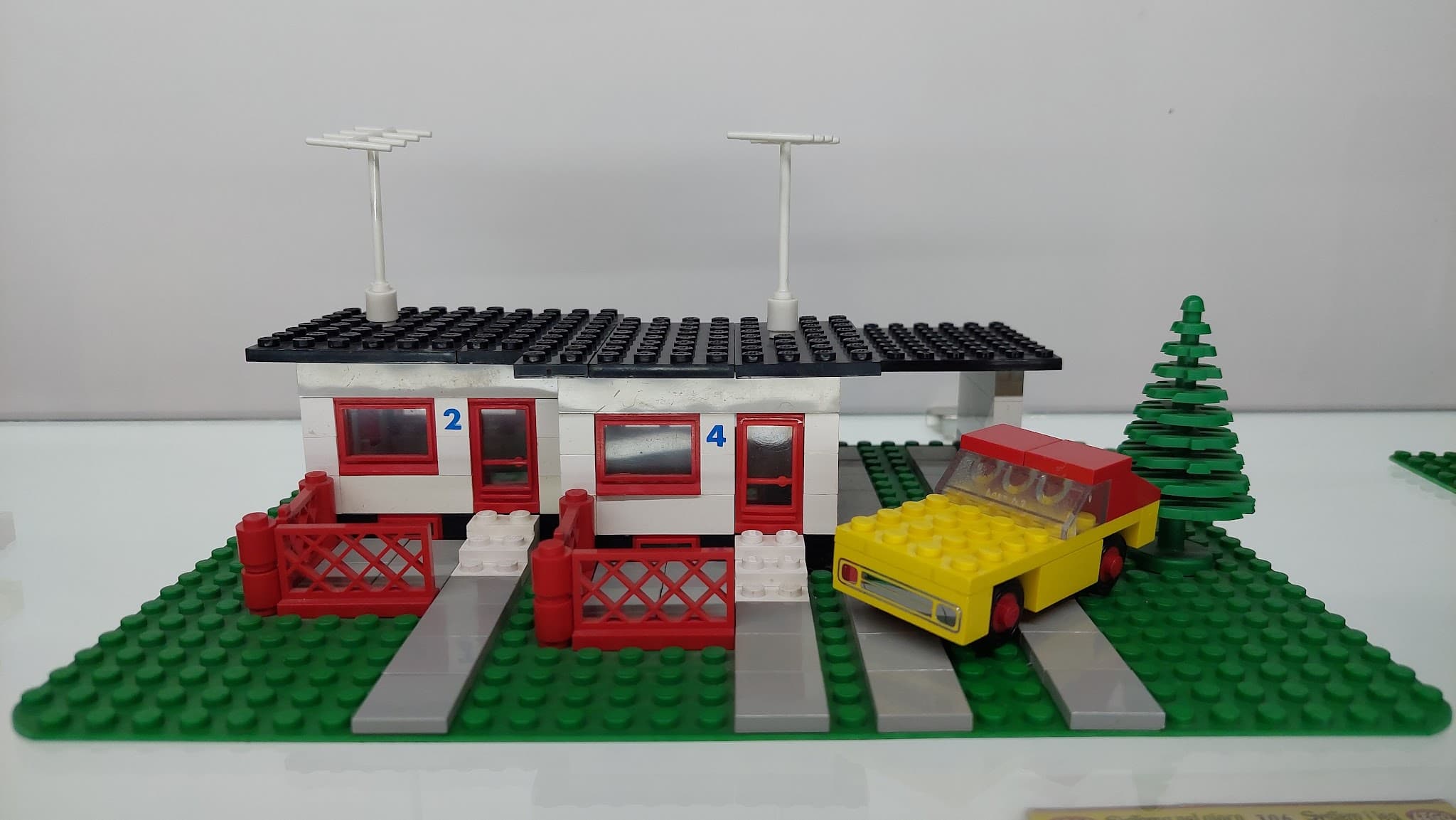 LEGO 353 Terrace House with Car and Garage
