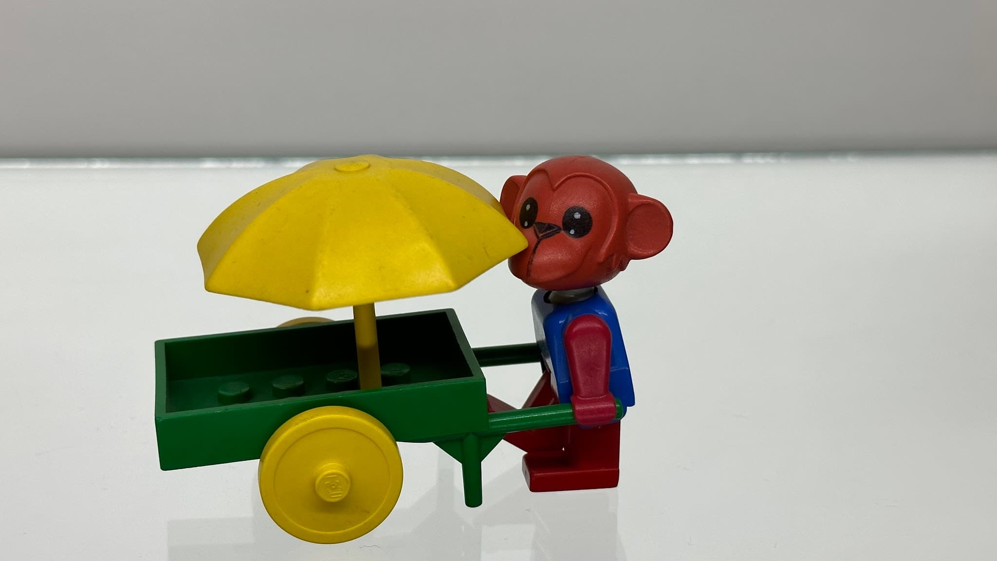 LEGO 3604 Mark Monkey with his Fruit Stall
