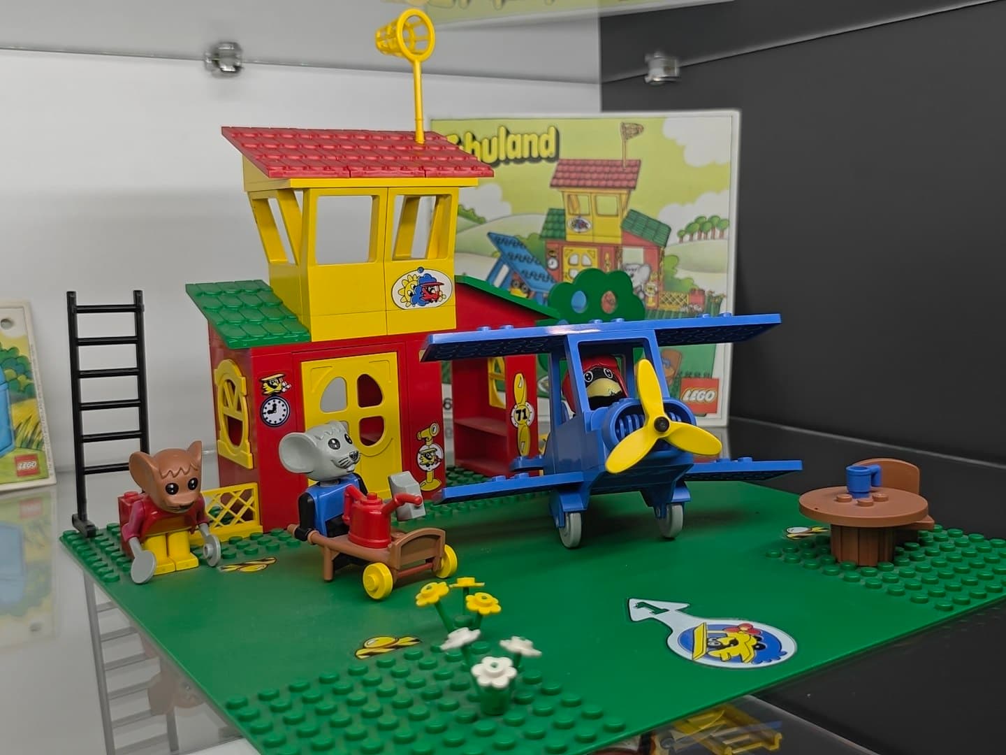 LEGO 3671 Airport