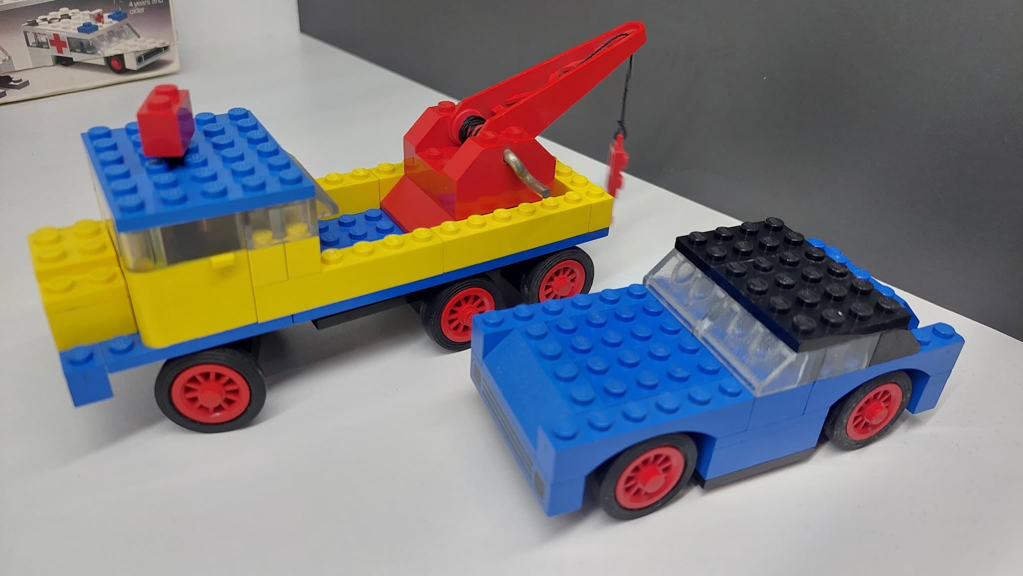 LEGO 382-1 Breakdown Truck and Car