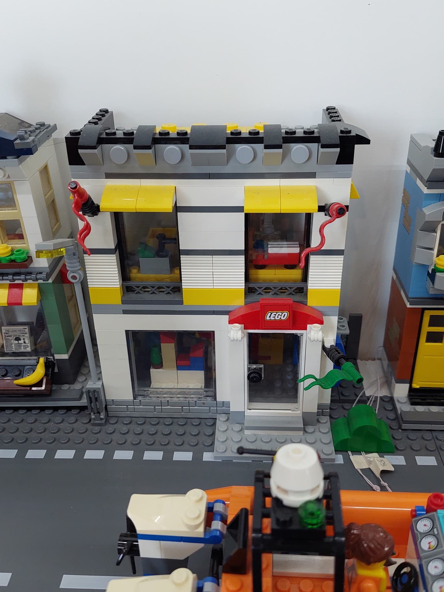LEGO 40305 LEGO Brand Retail Store