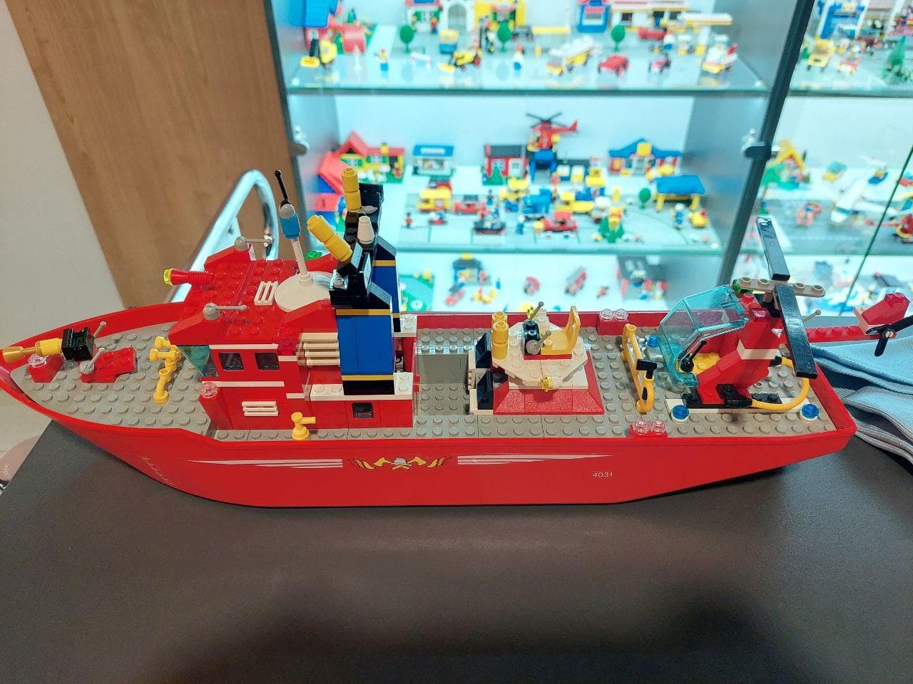LEGO 4031 Firefighter