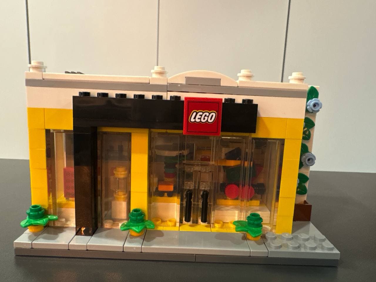 LEGO 40528 LEGO Brand Retail Store