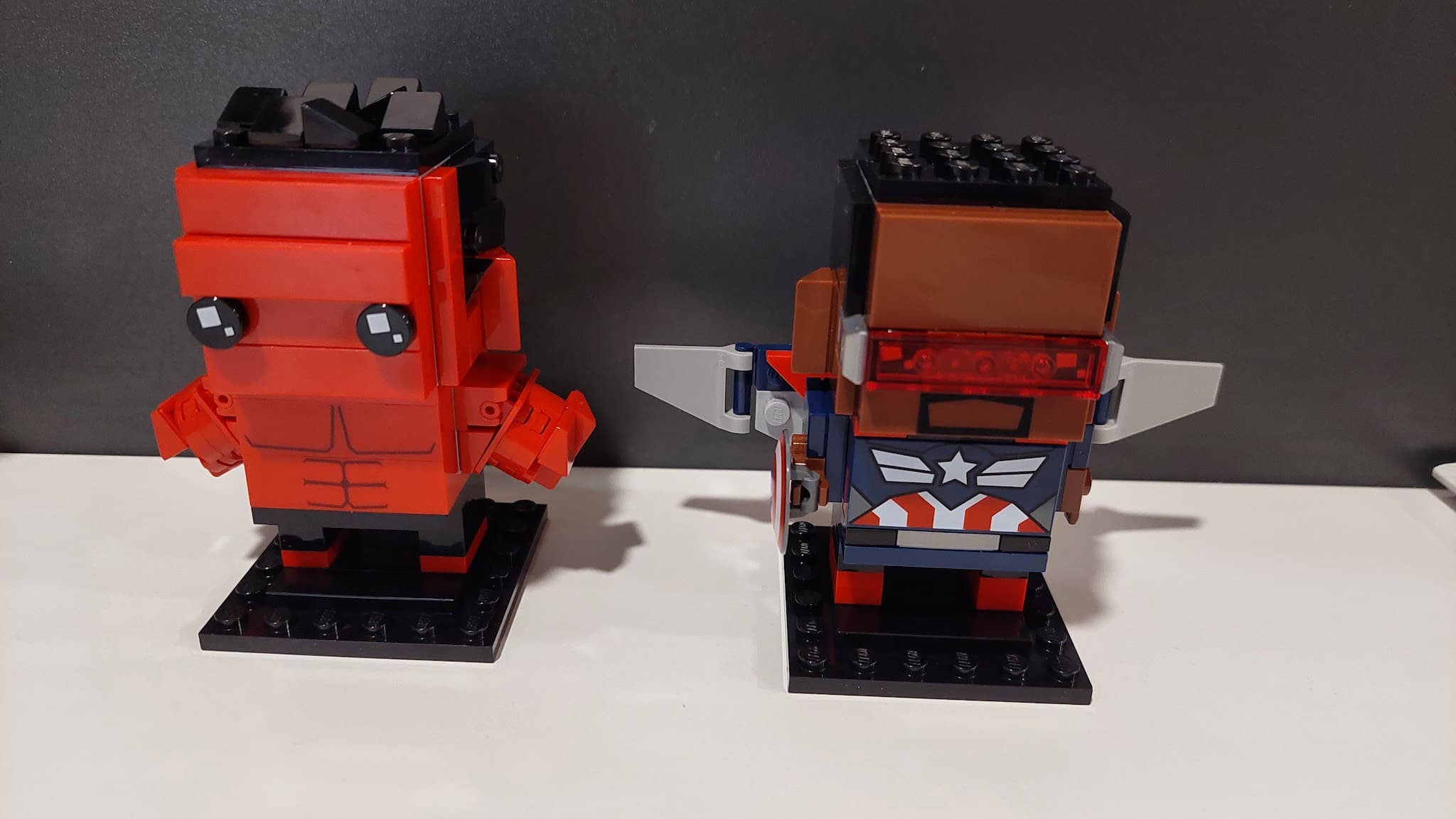 LEGO 40668-1 Captain America & Red Hulk