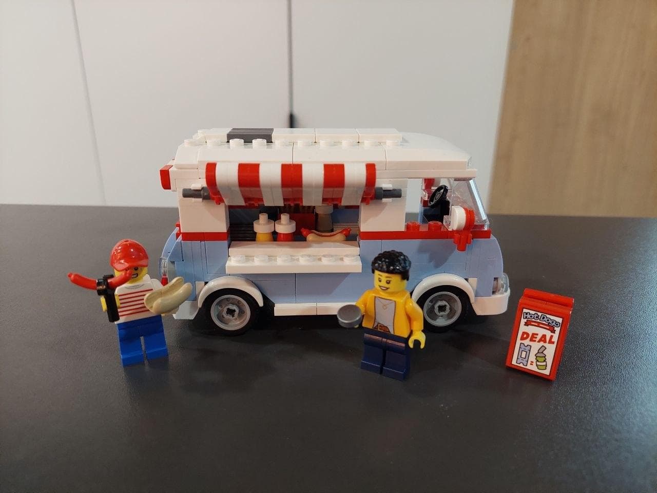 LEGO 40681 Retro Food Truck