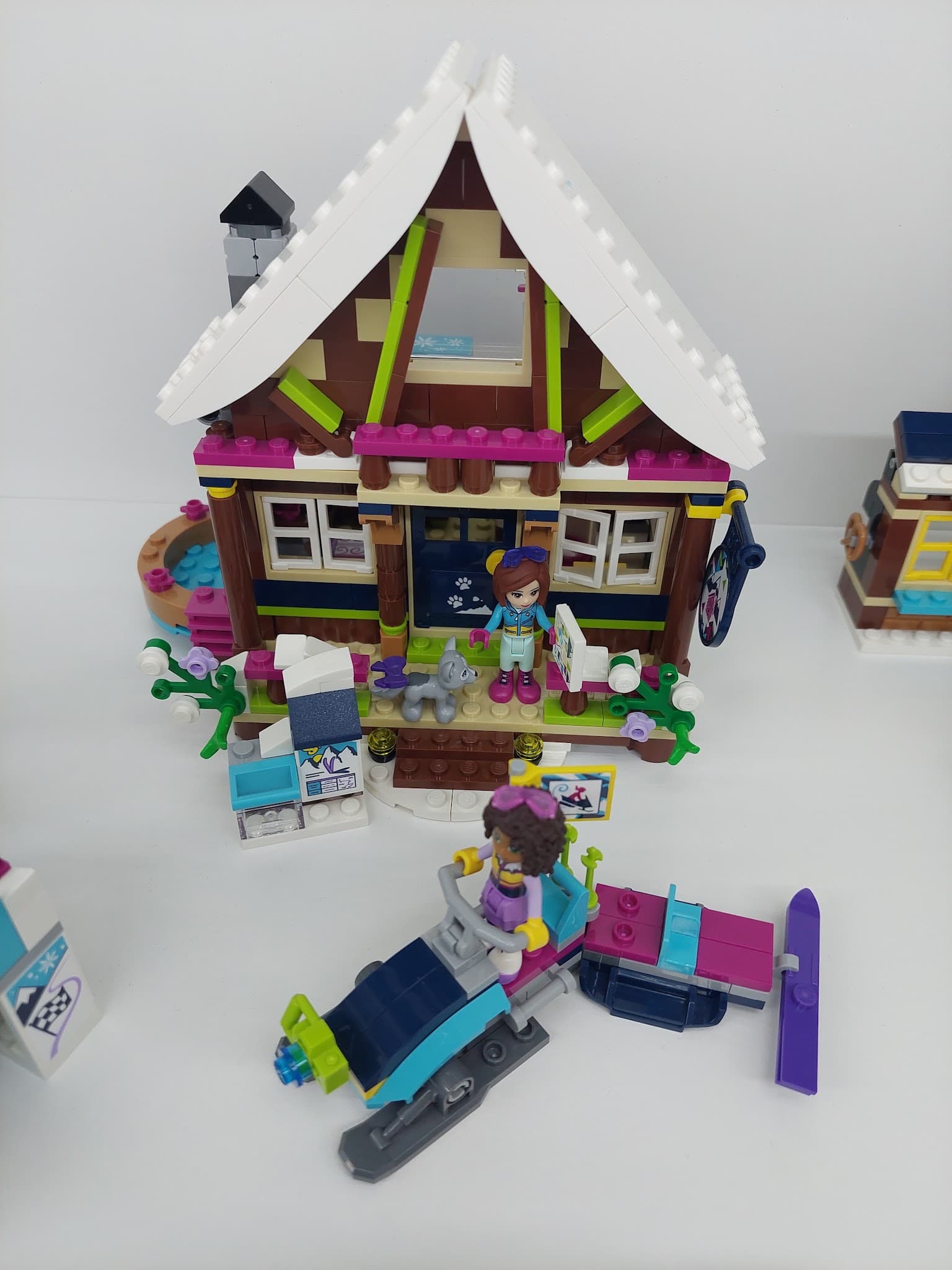 LEGO 41323 Snow Resort Chalet