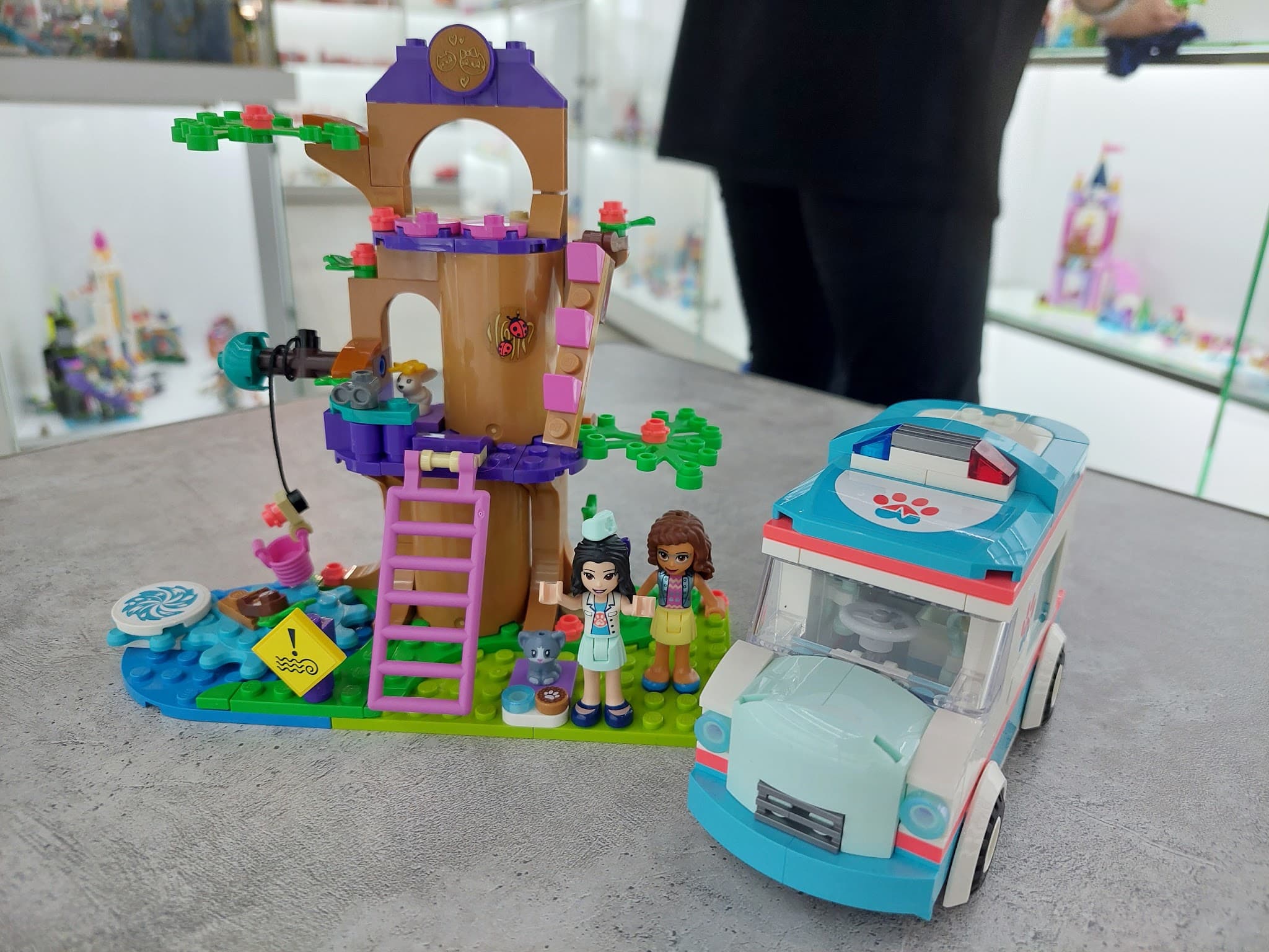 LEGO 41445 Vet Clinic Ambulance