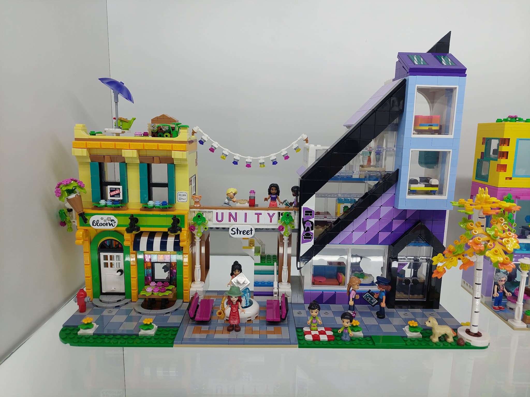 LEGO 41732 Downtown Flower and Design Stores