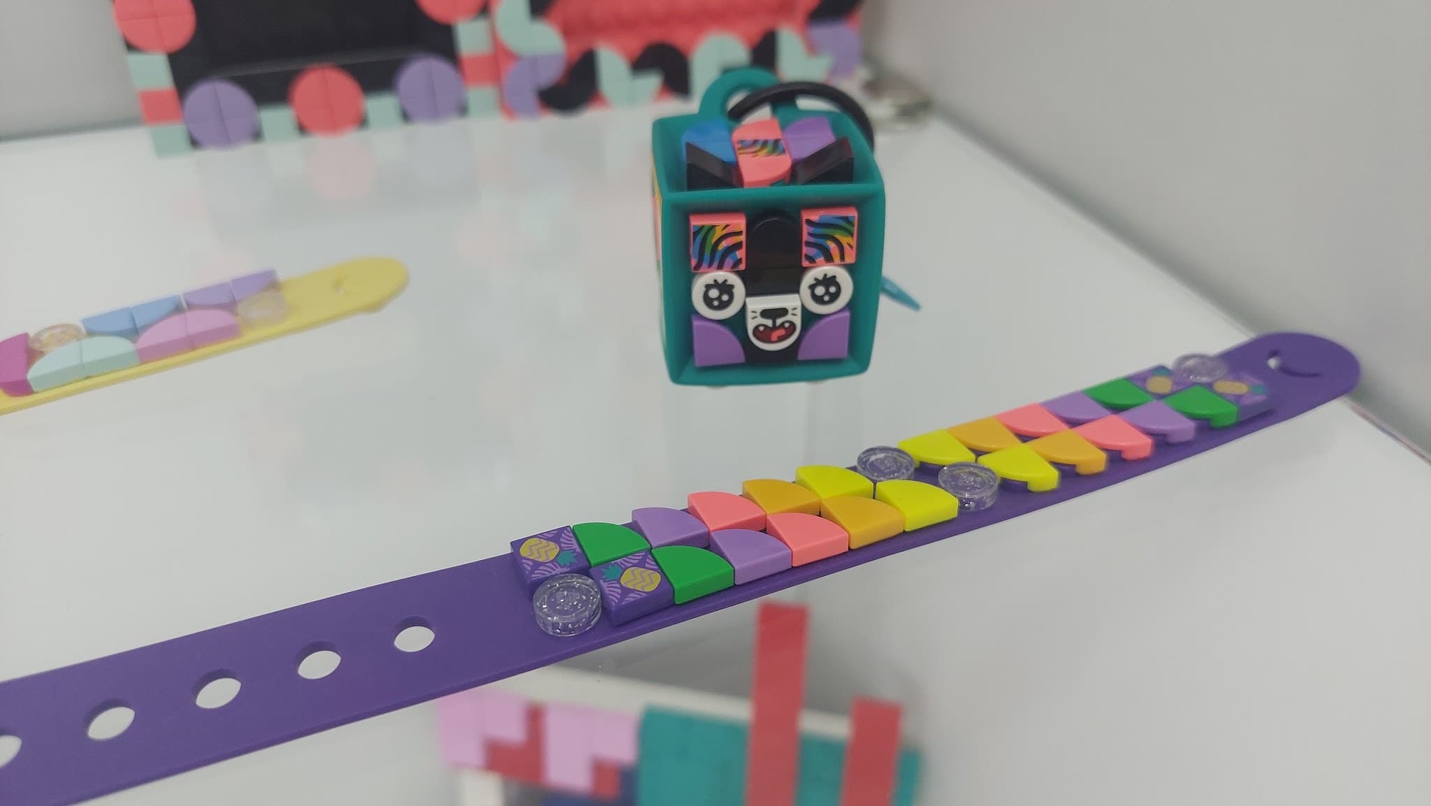 LEGO 41945 Neon Tiger Bracelet & Bag Tag