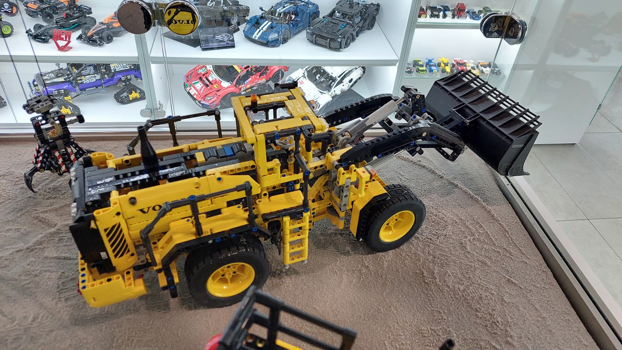 LEGO 42030 Volvo L350F Wheel Loader
