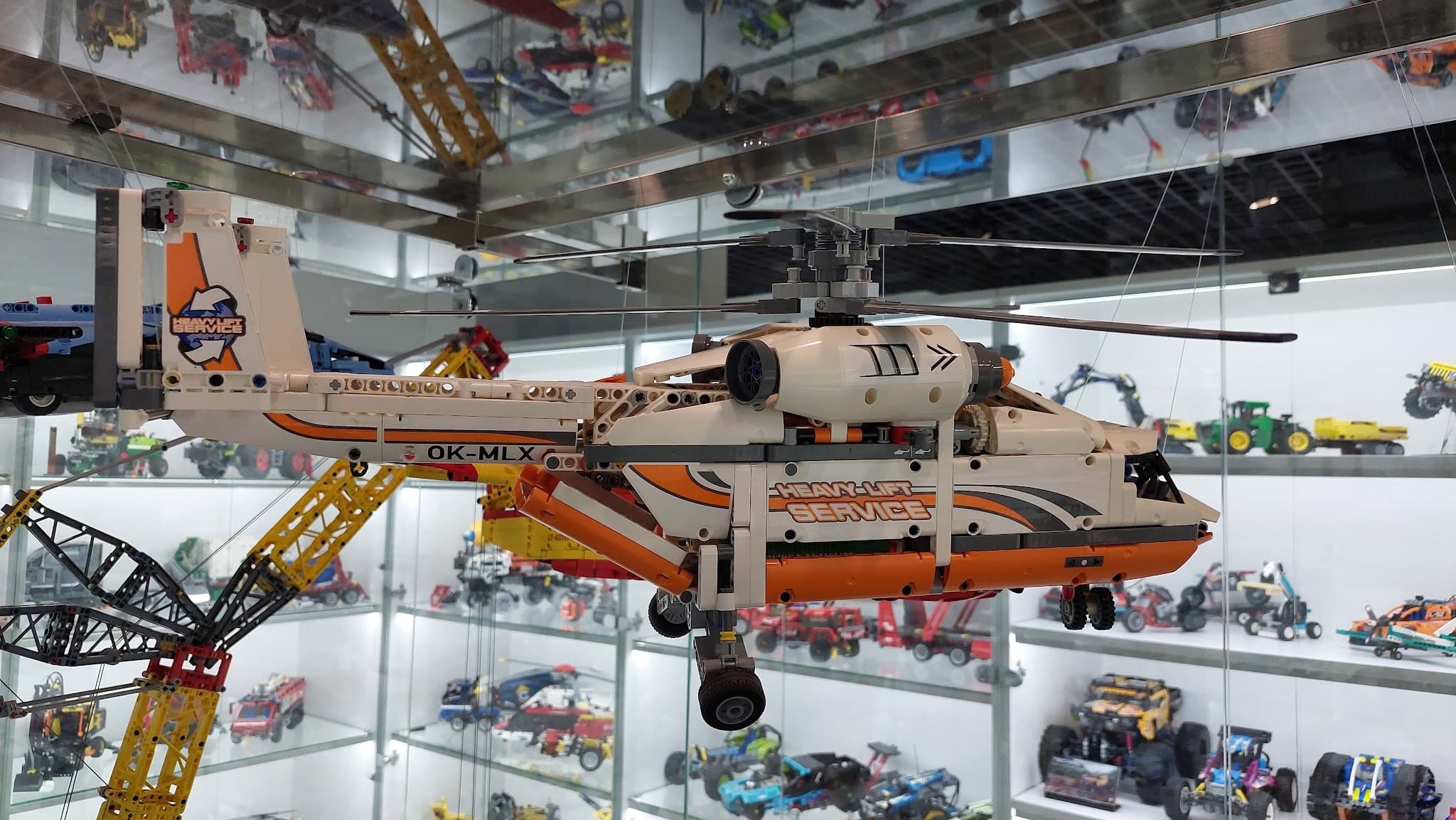 LEGO 42052 Heavy Lift Helicopter