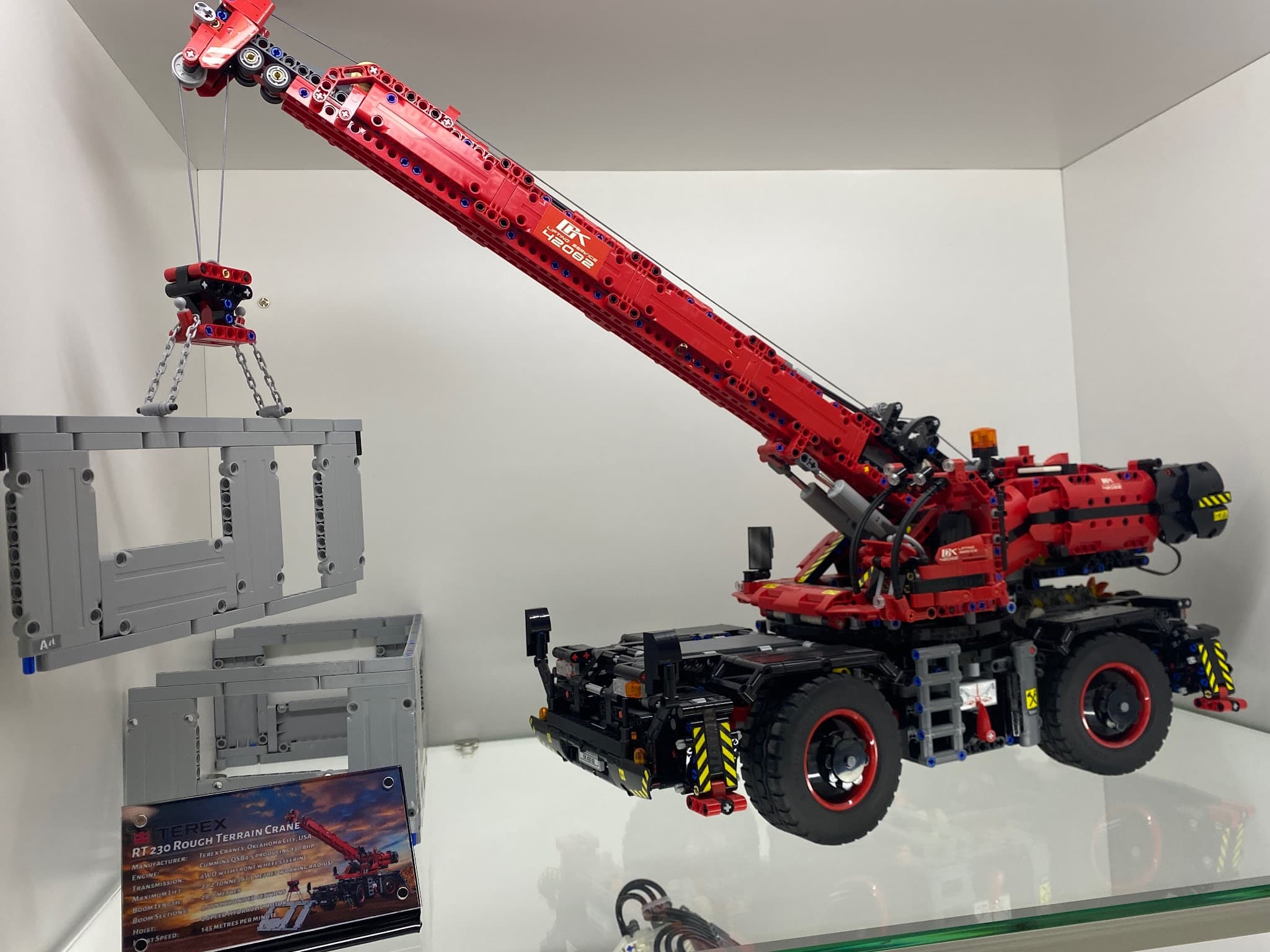 LEGO 42082 Rough Terrain Crane