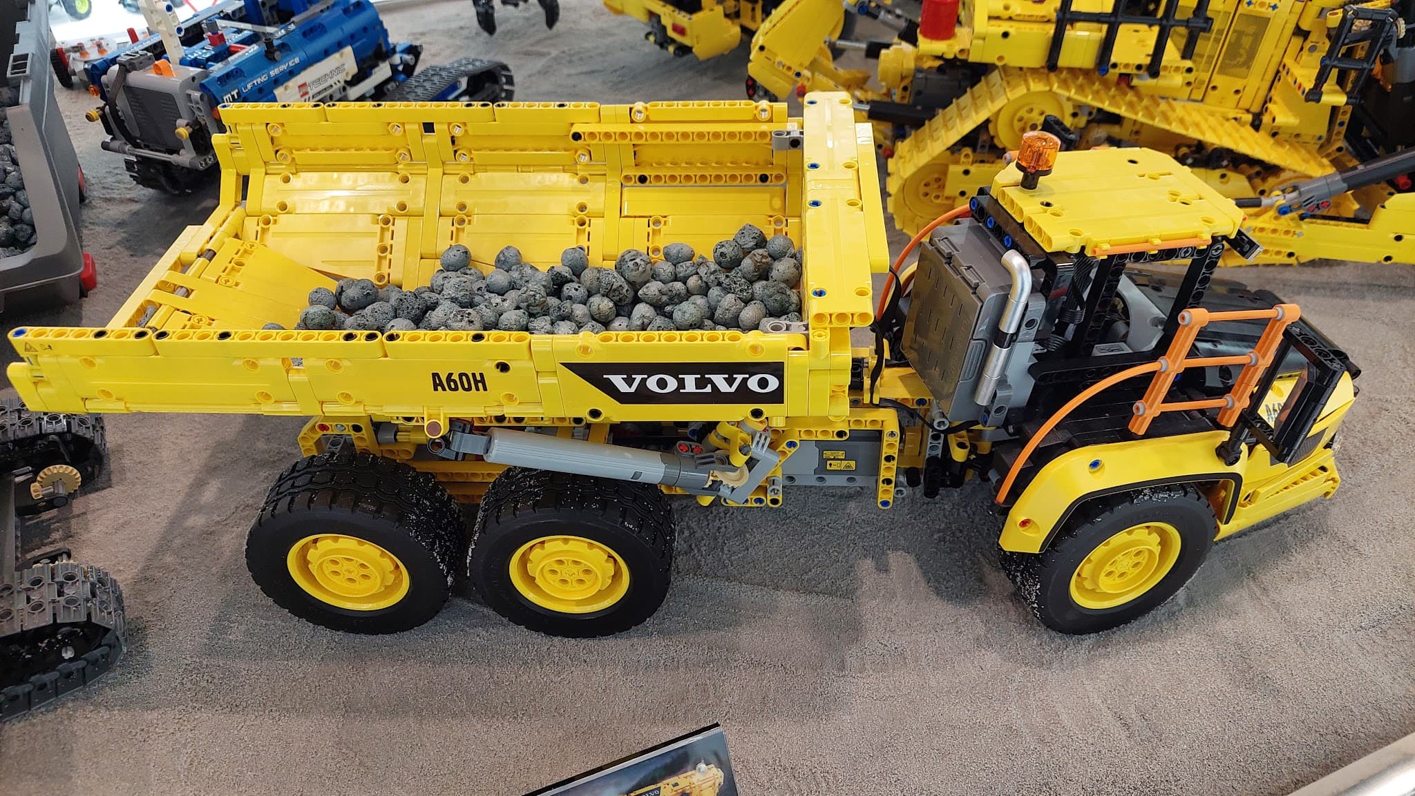 LEGO 42114 6x6 Volvo Articulated Hauler