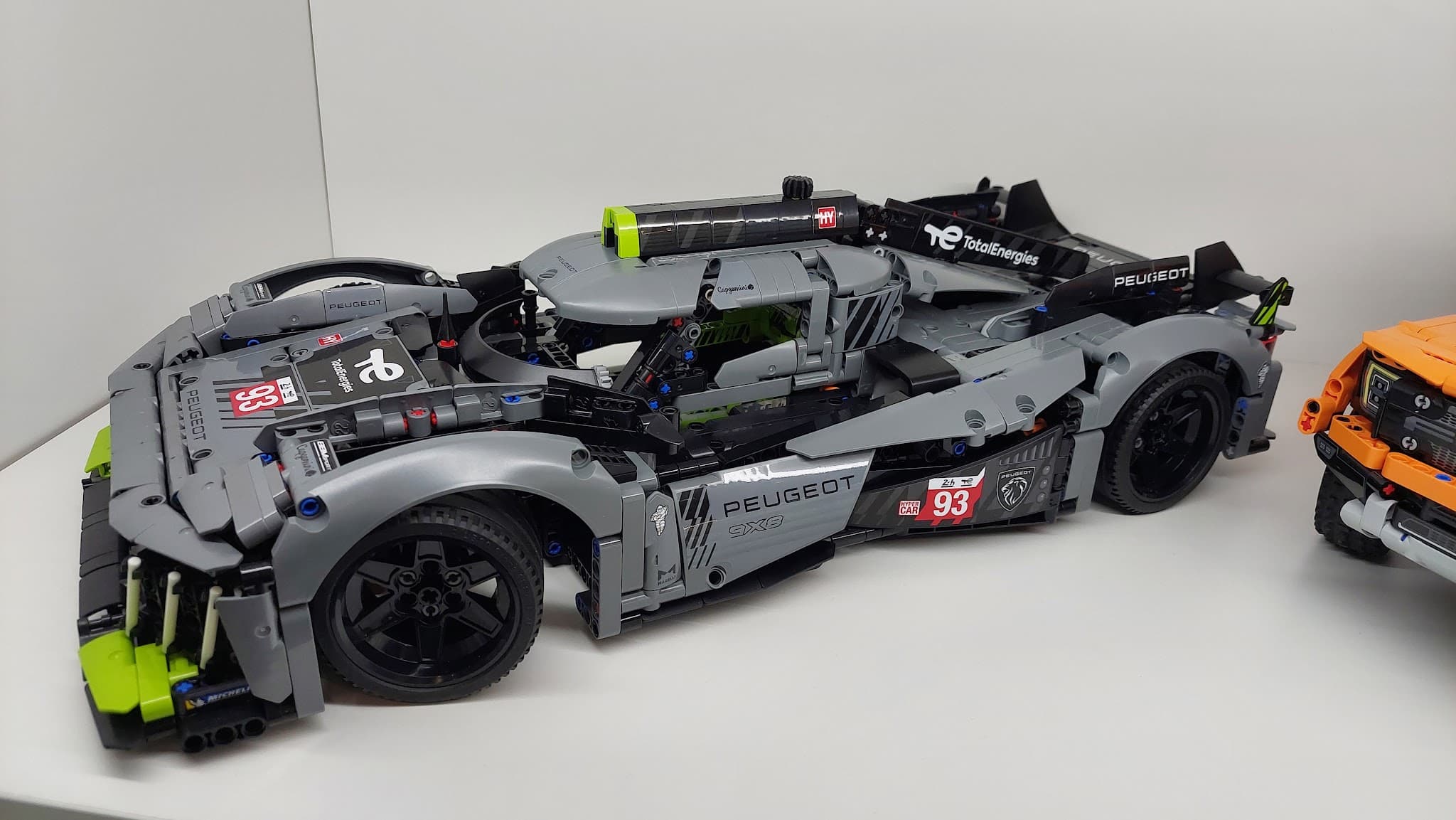 LEGO 42156 PEUGEOT 9X8 24H Le Mans Hybrid Hypercar
