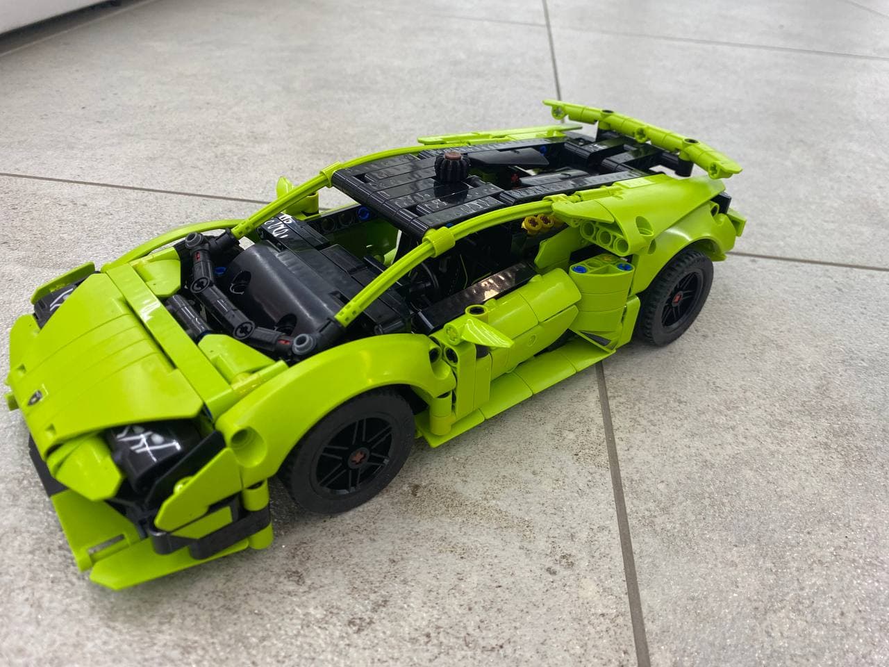 LEGO 42161 Lamborghini Huracán Tecnica