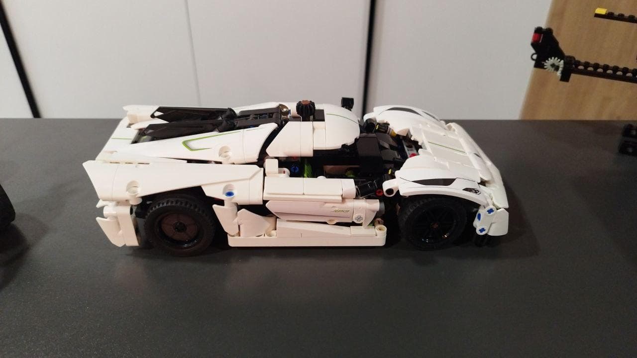 LEGO 42184 Koenigsegg Jesko Absolut White Hypercar