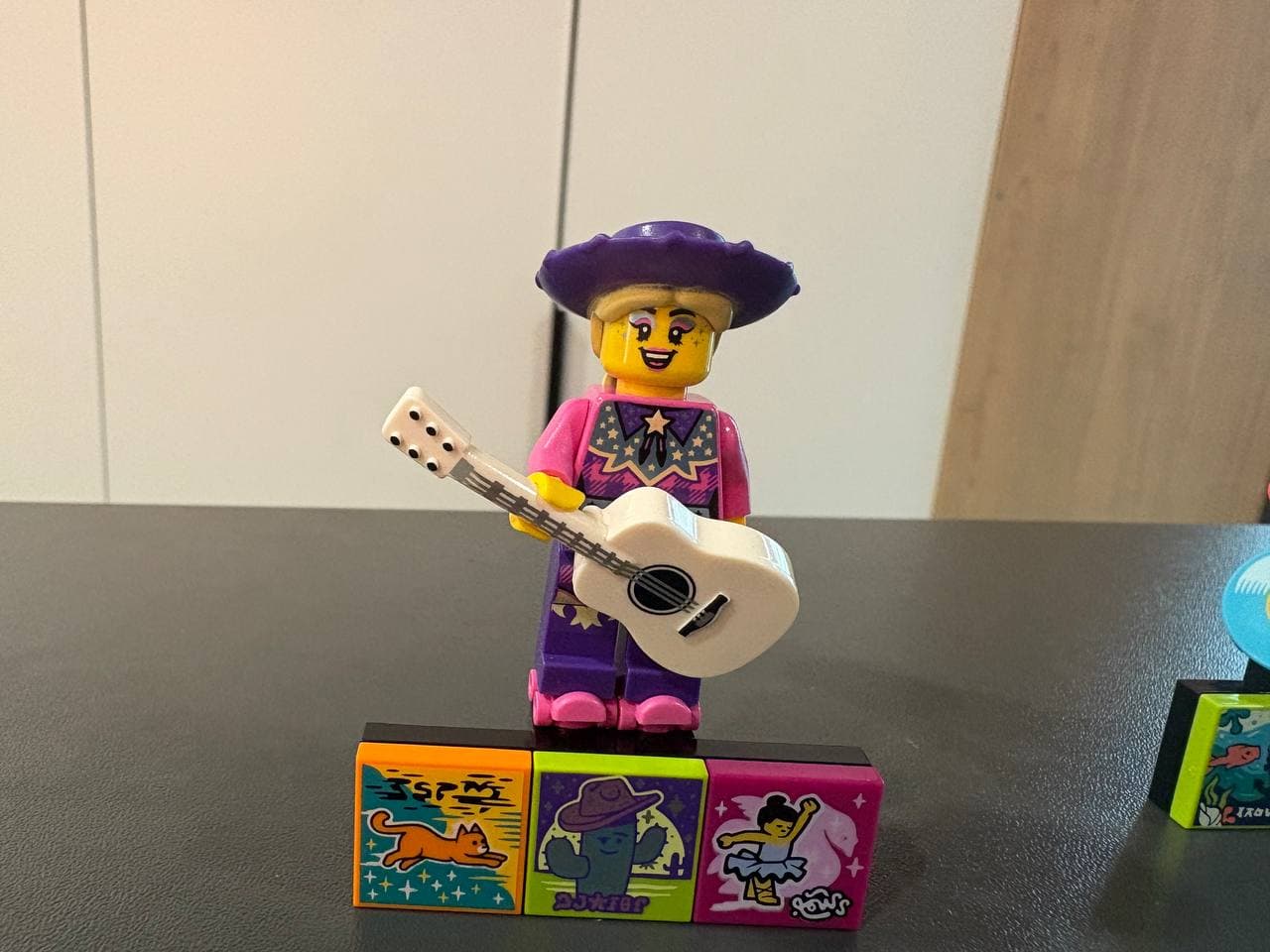 LEGO 43108-2 Discowgirl Guitarist