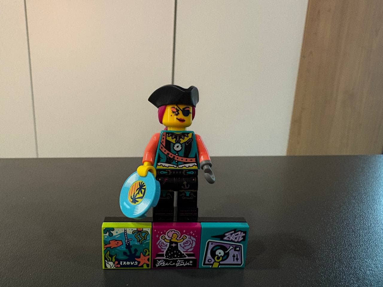 LEGO 43108-6 DJ Captain