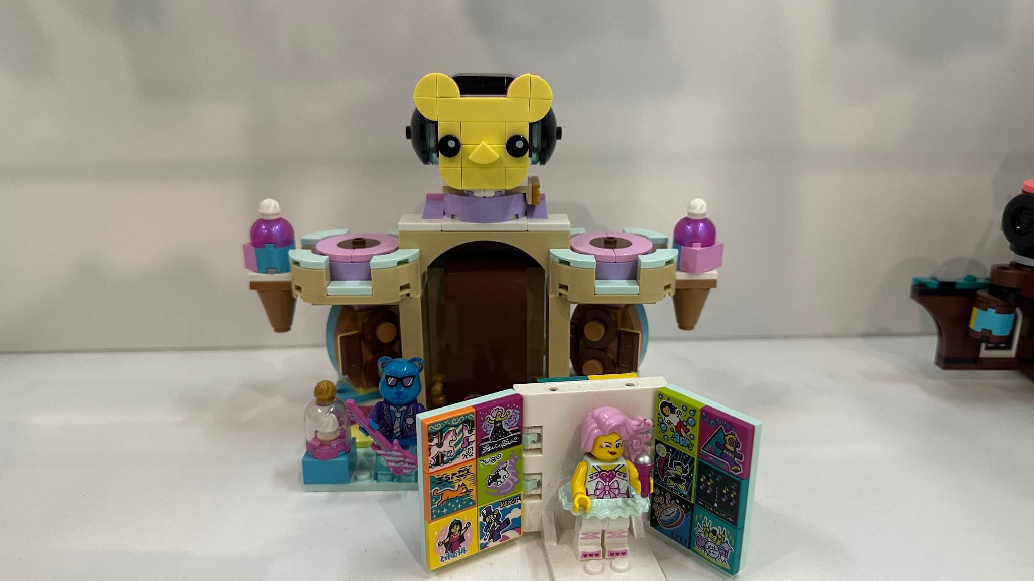 LEGO 43111 Candy Castle Stage