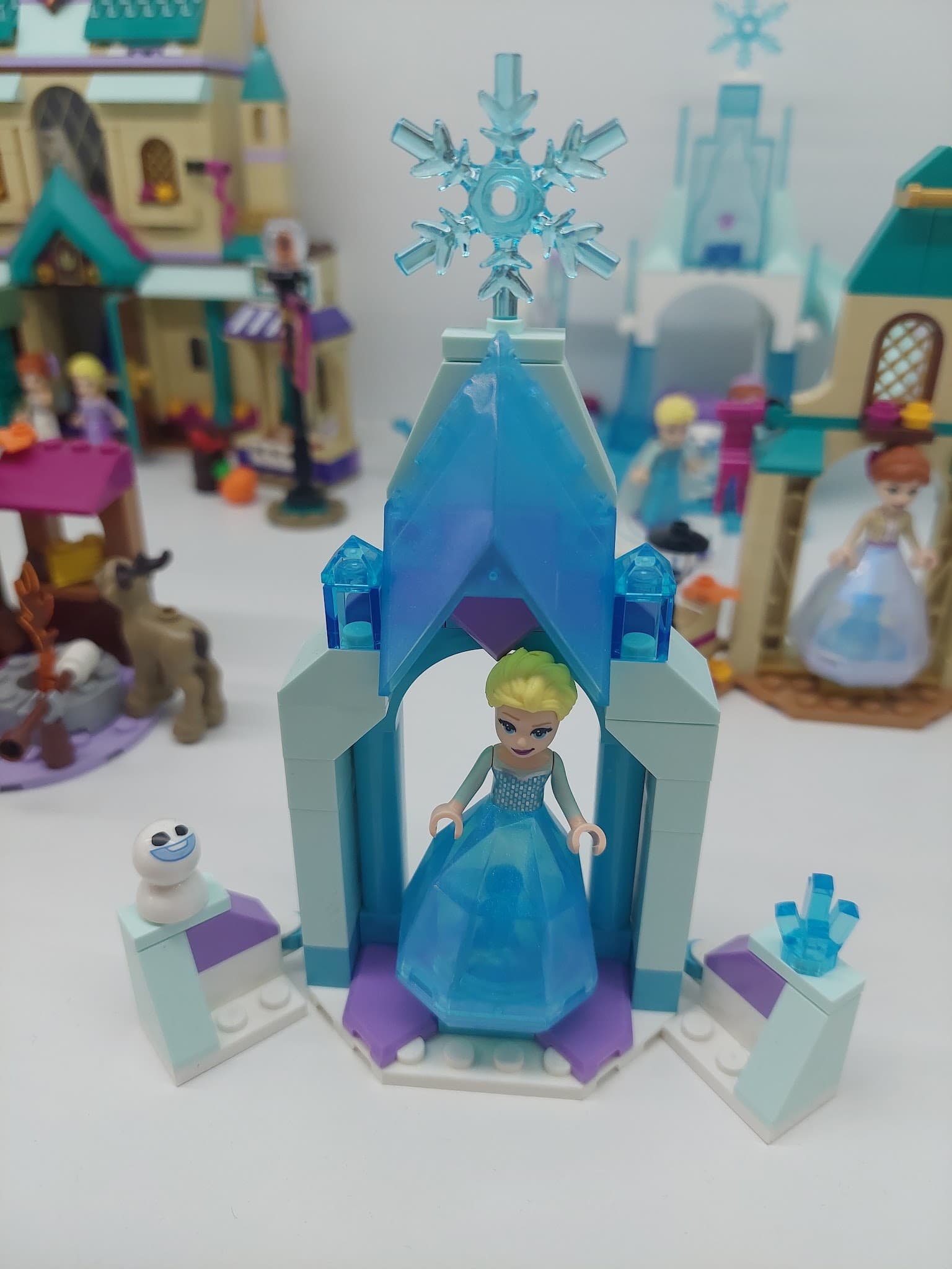 LEGO 43199 Elsa's Castle Courtyard